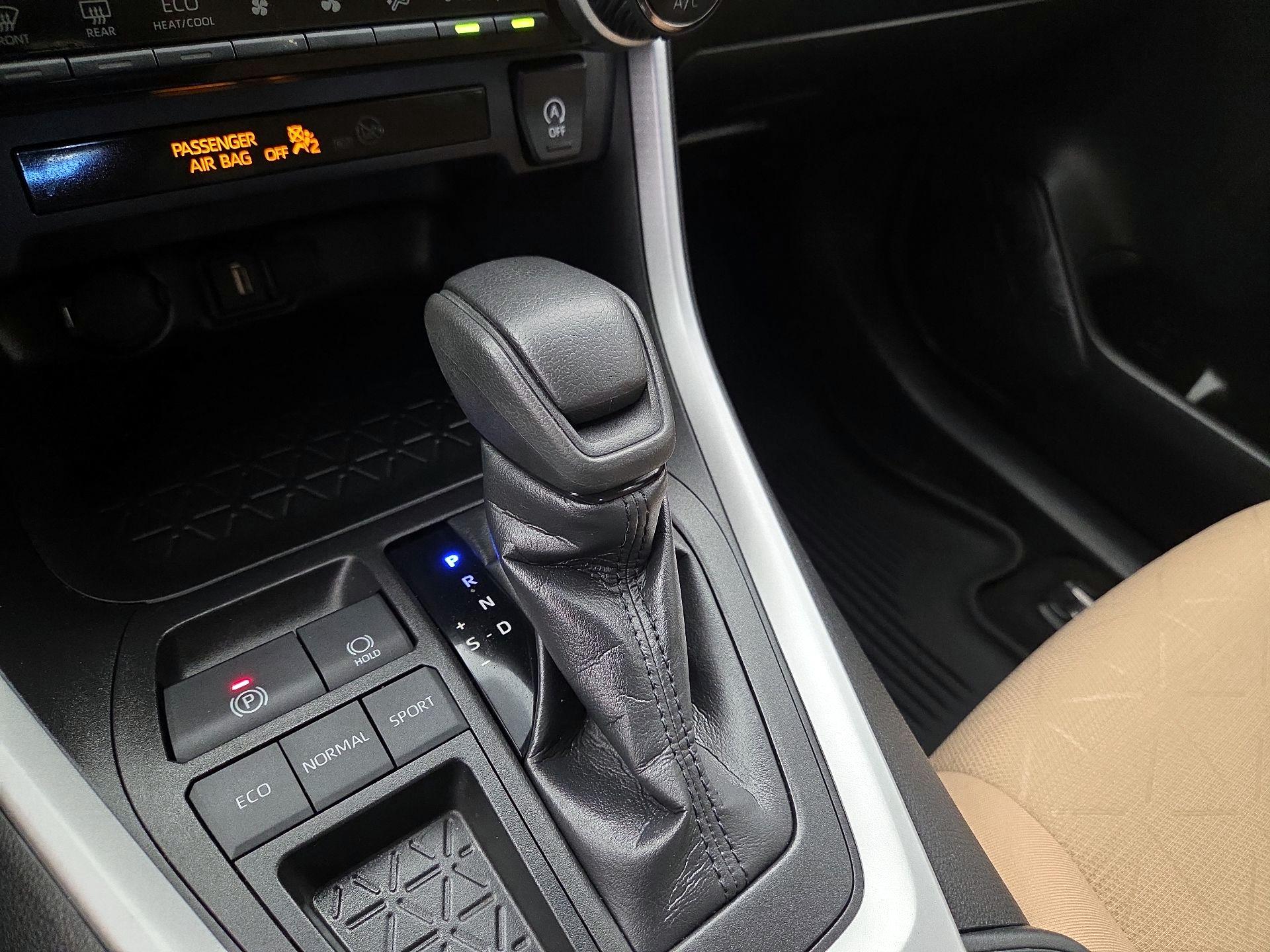 Thumbnail: 2021 Toyota RAV4 - 17