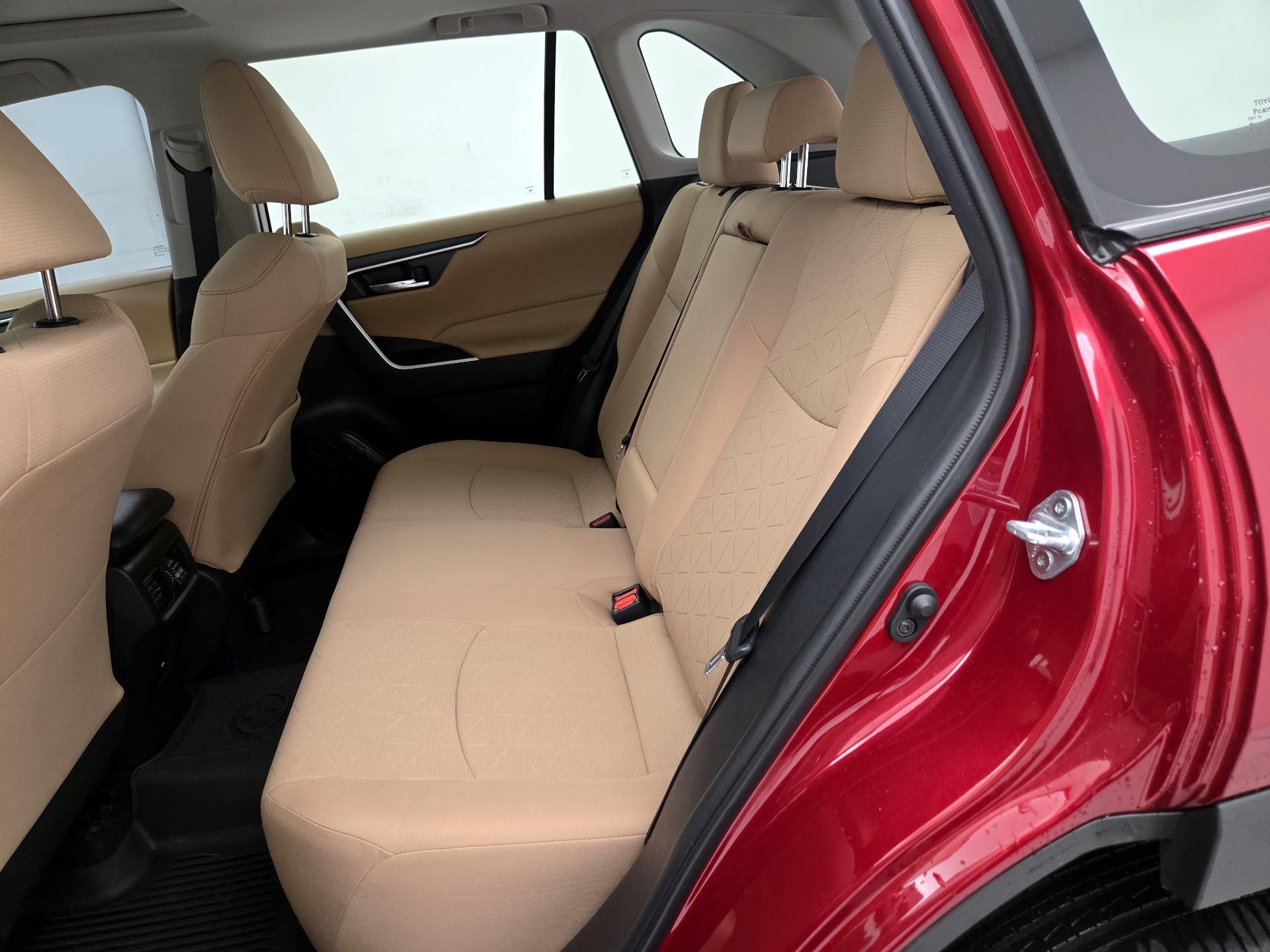 Thumbnail: 2021 Toyota RAV4 - 20