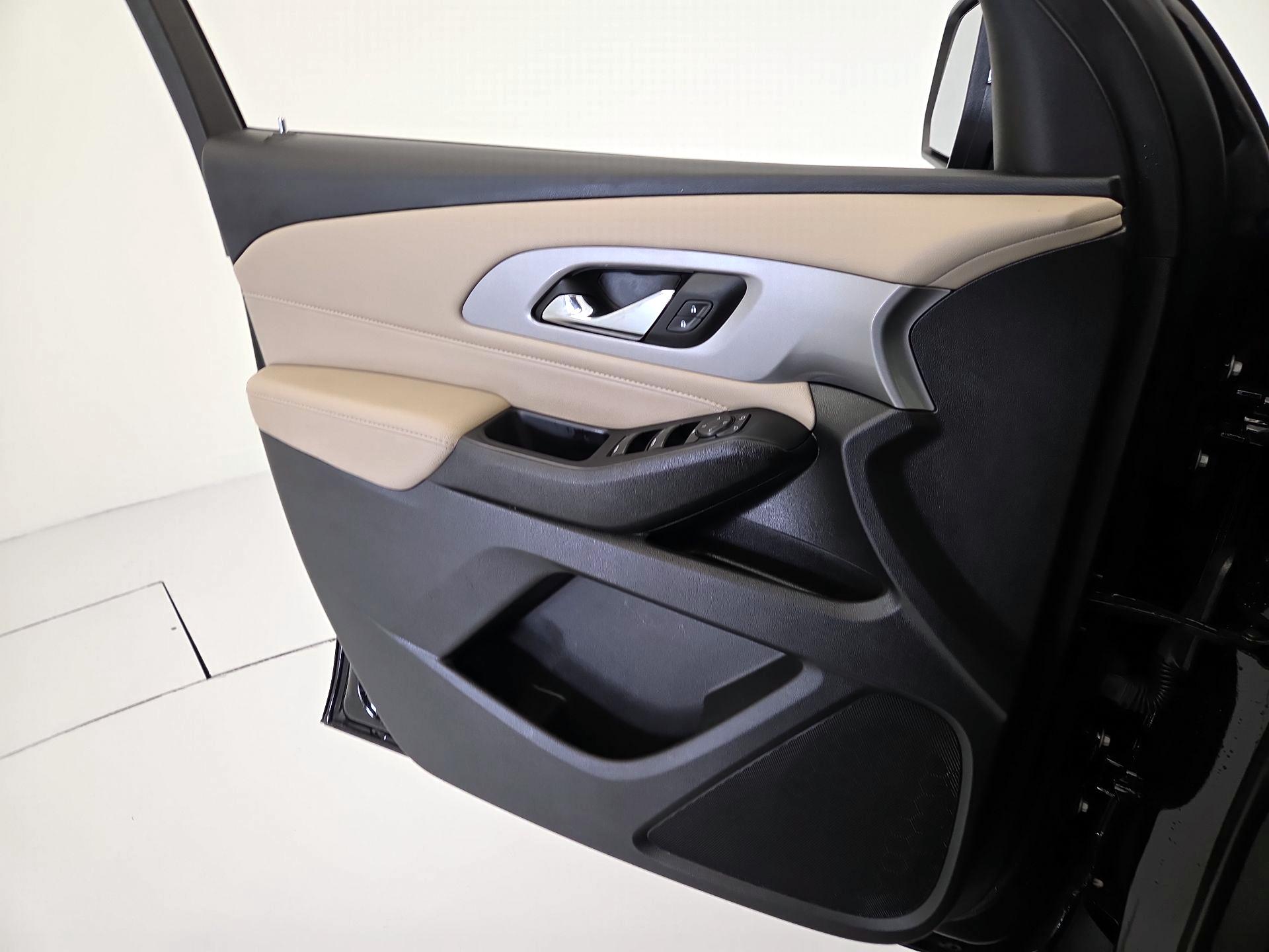 Thumbnail: 2023 Chevrolet Traverse - 12