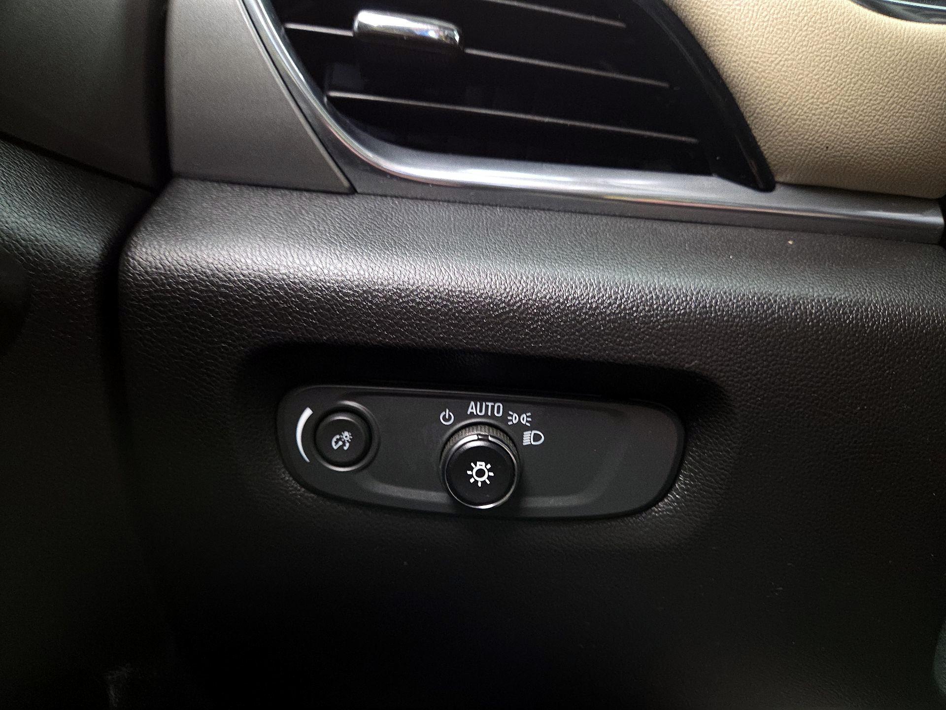 Thumbnail: 2023 Chevrolet Traverse - 13