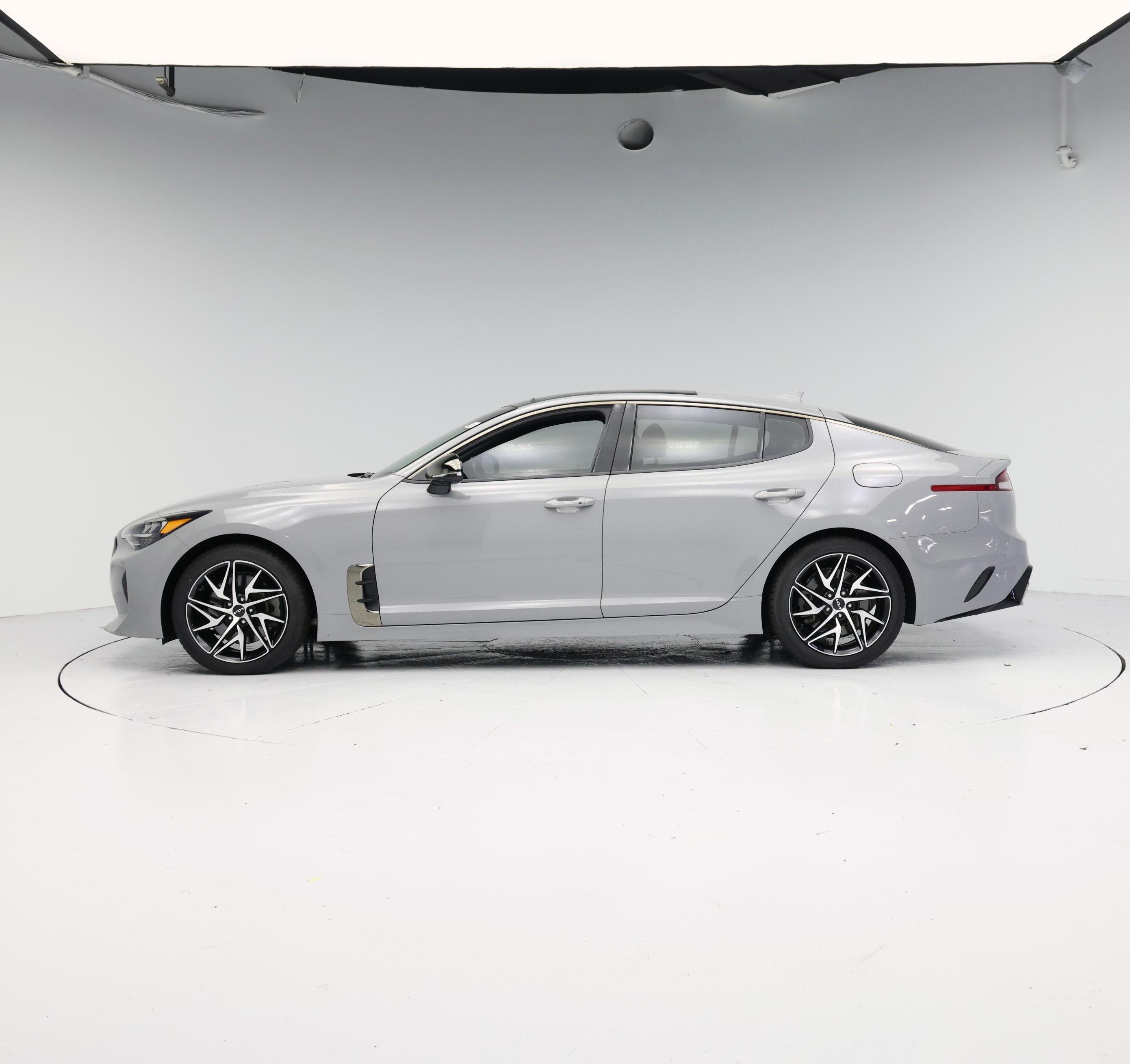 Thumbnail: 2022 Kia Stinger - 3