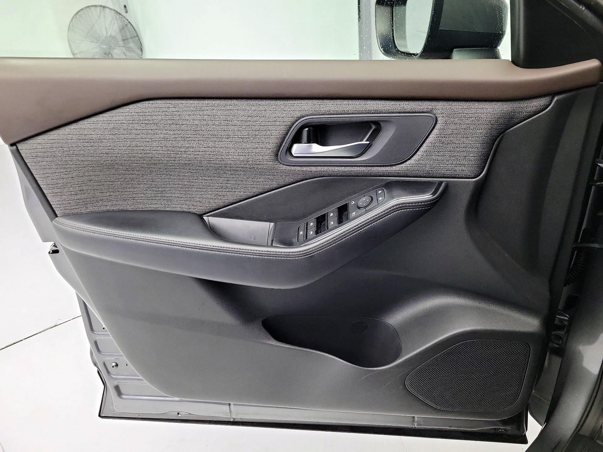 Thumbnail: 2023 Nissan Rogue - 12