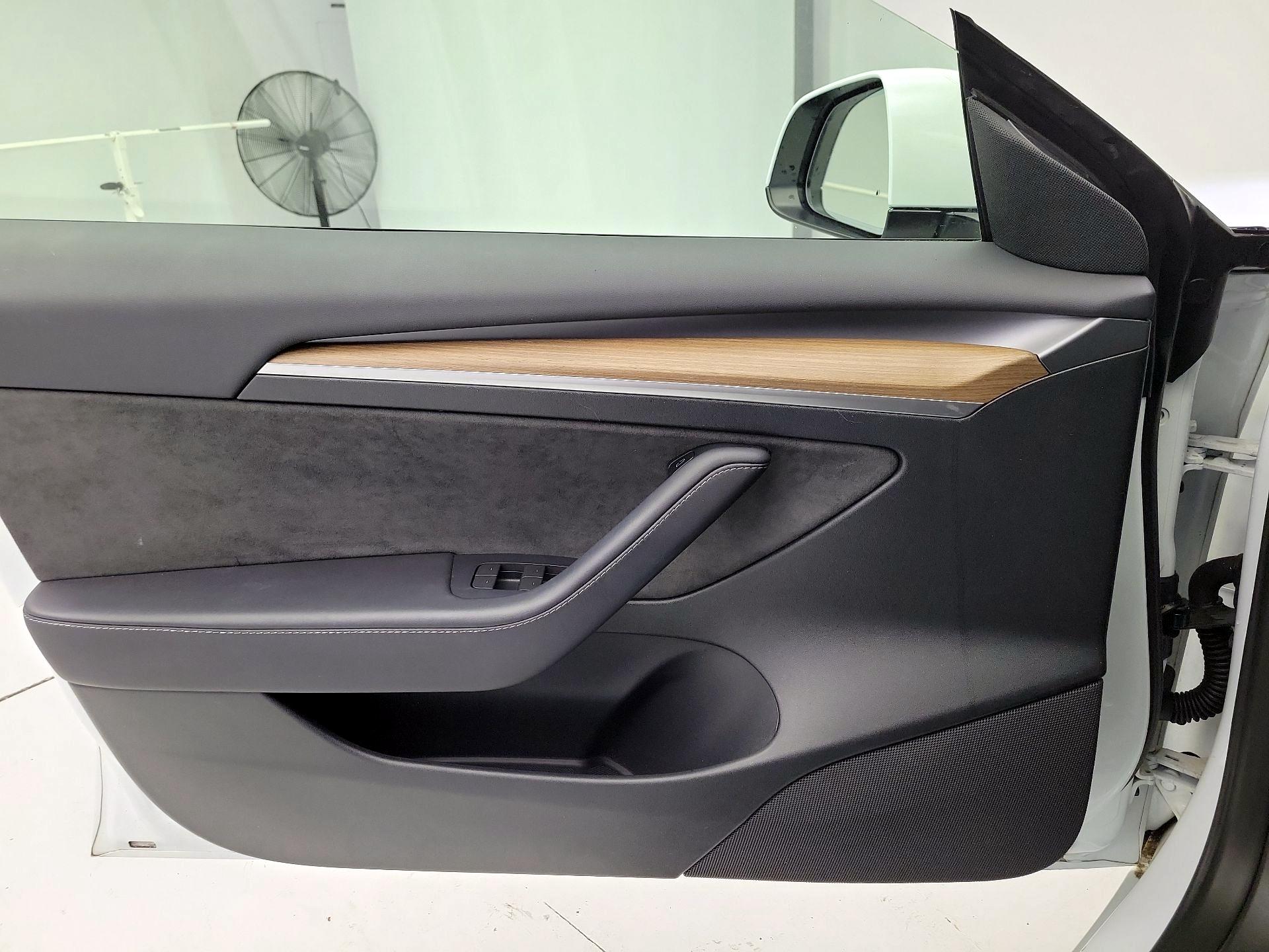 Thumbnail: 2023 Tesla Model 3 - 12