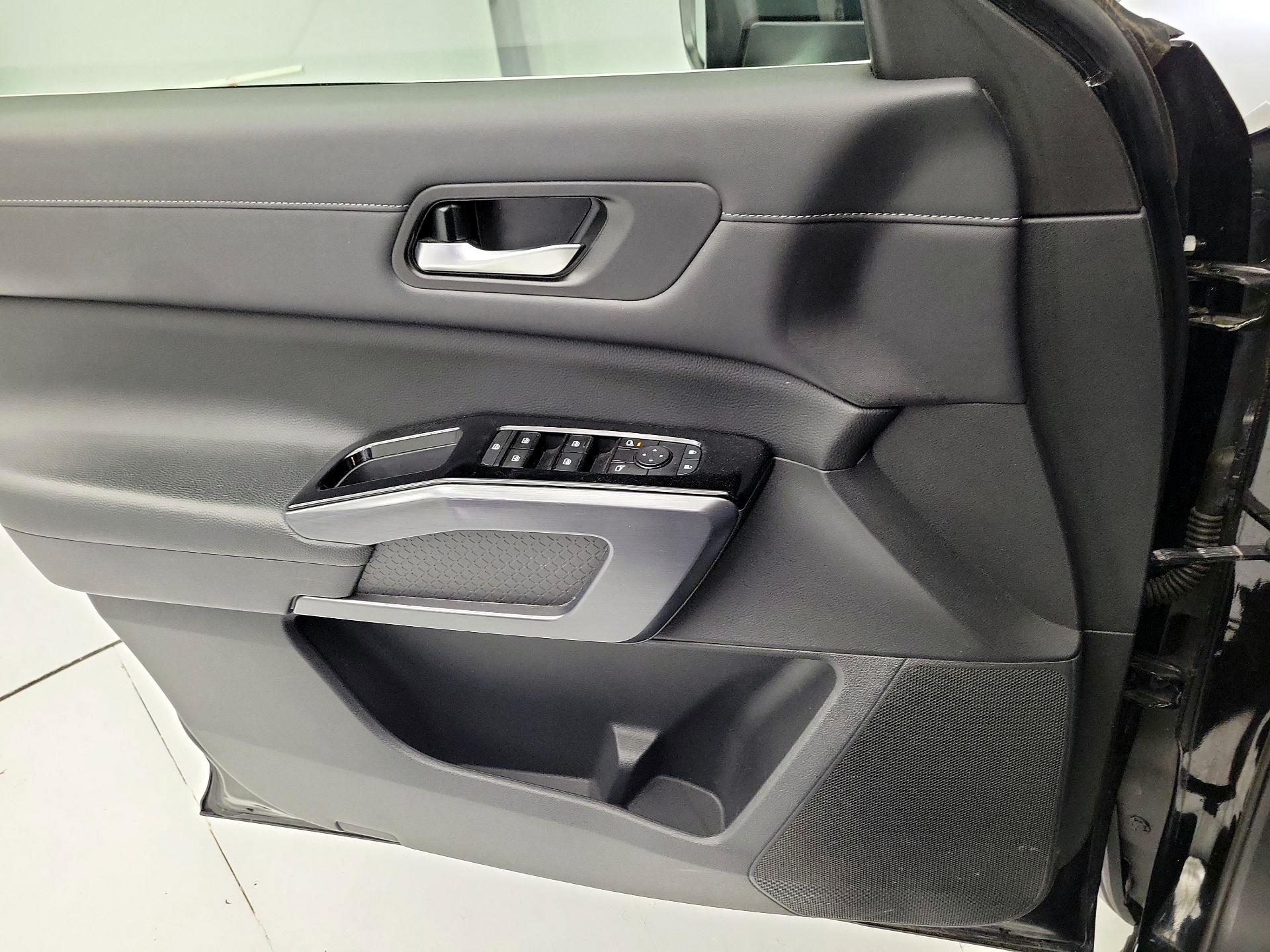 Thumbnail: 2023 Nissan Pathfinder - 12