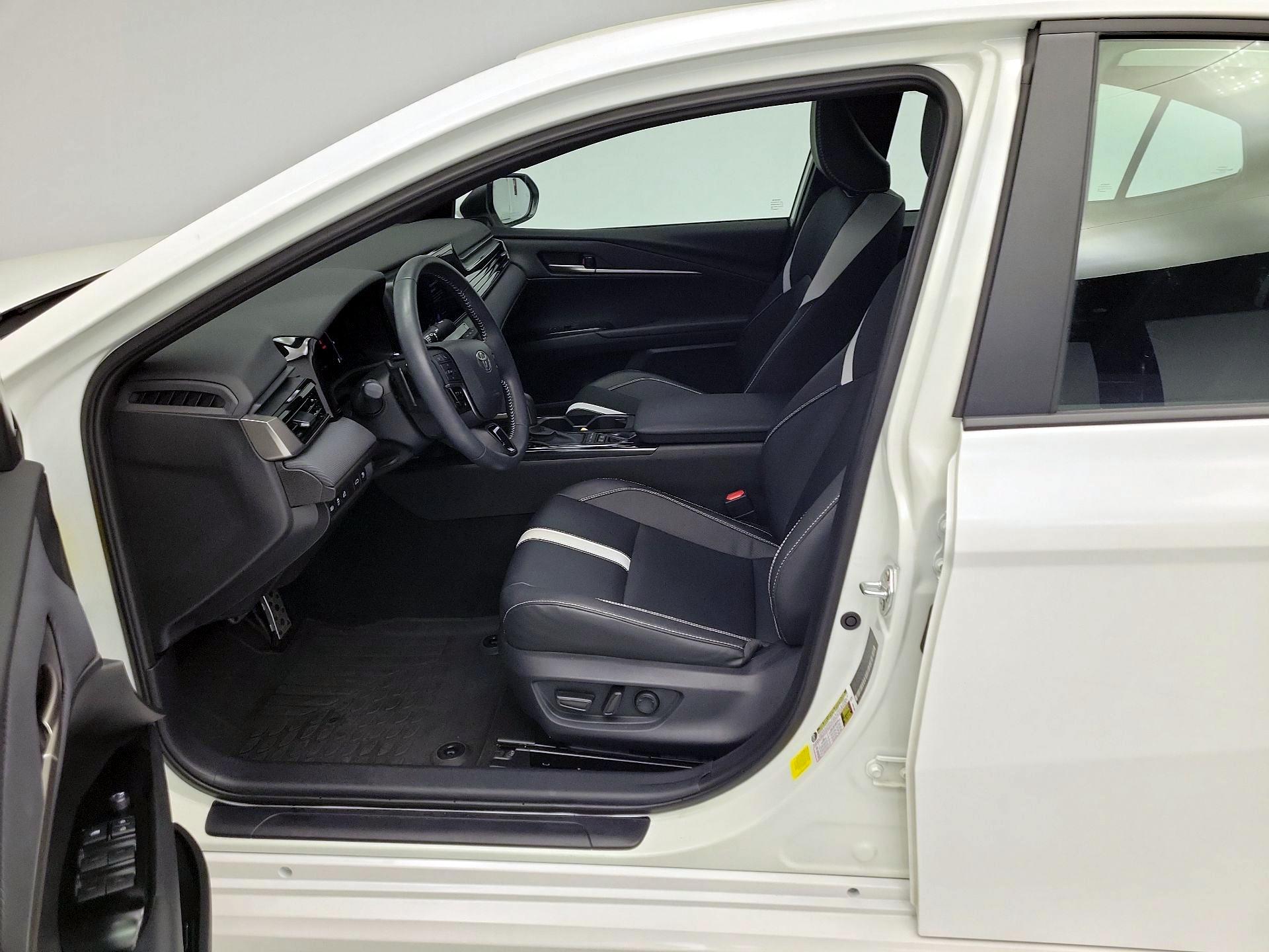 Thumbnail: 2025 Toyota Camry - 11