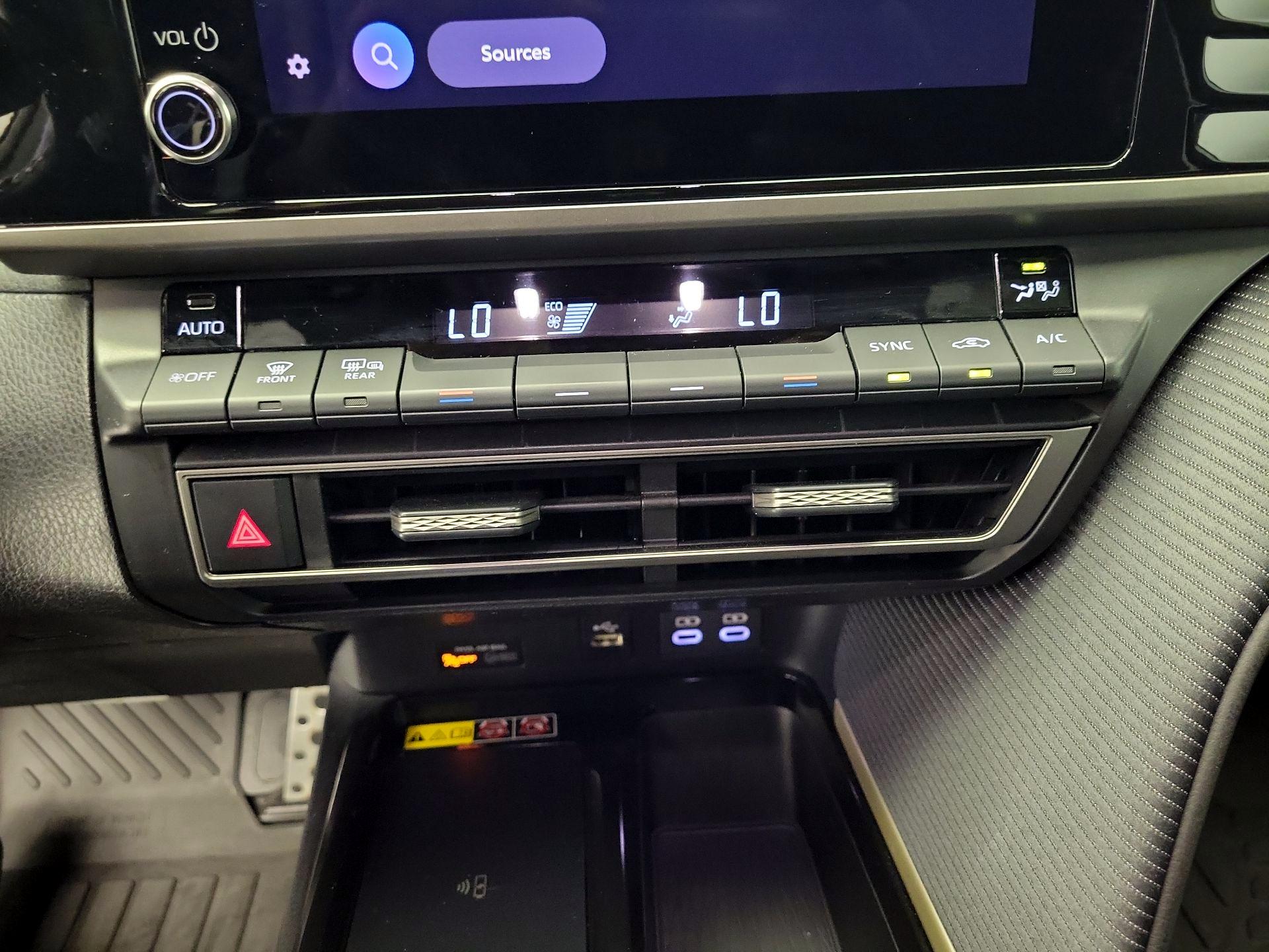 Thumbnail: 2025 Toyota Camry - 17