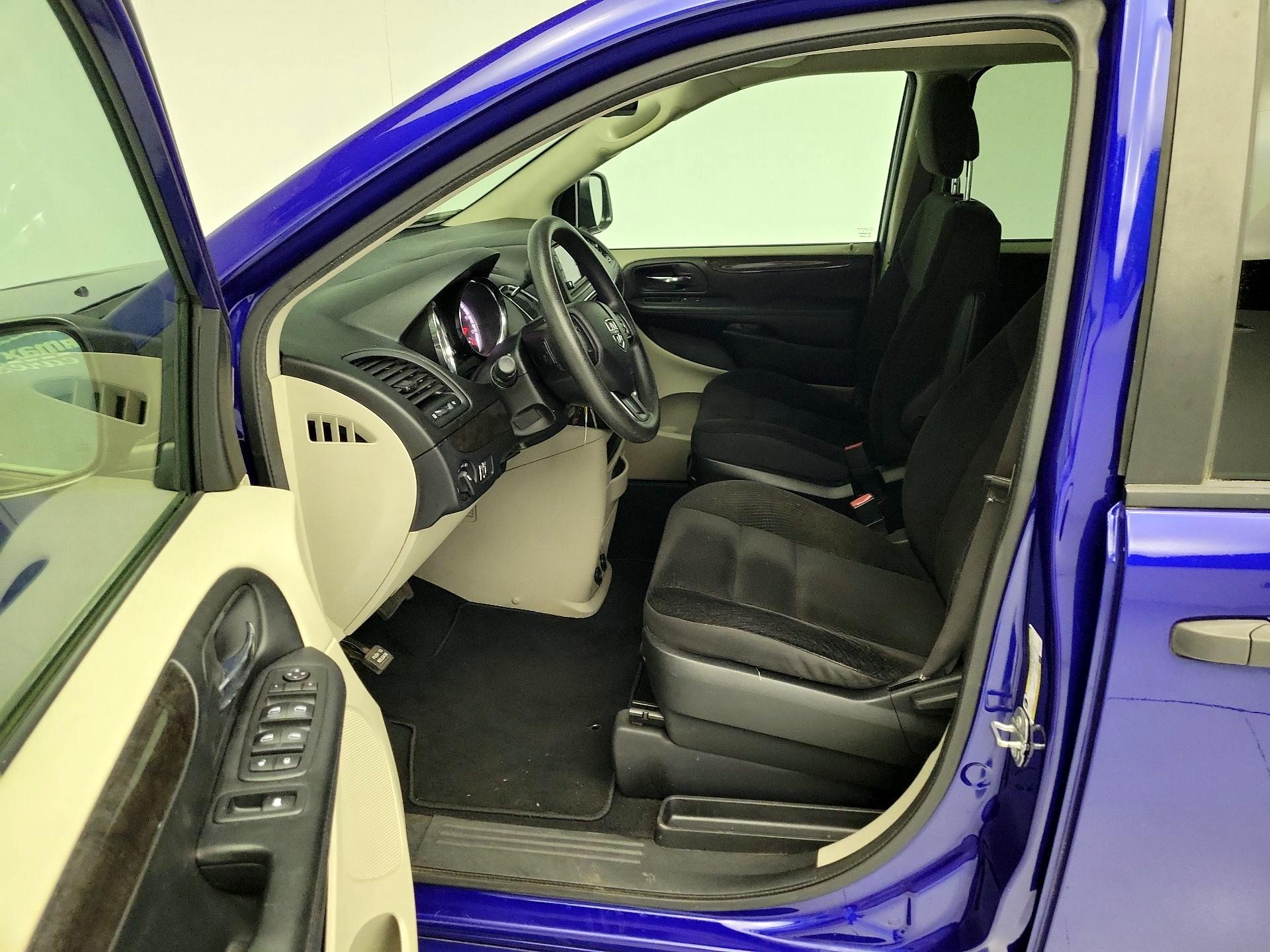 Thumbnail: 2019 Dodge Grand Caravan - 11