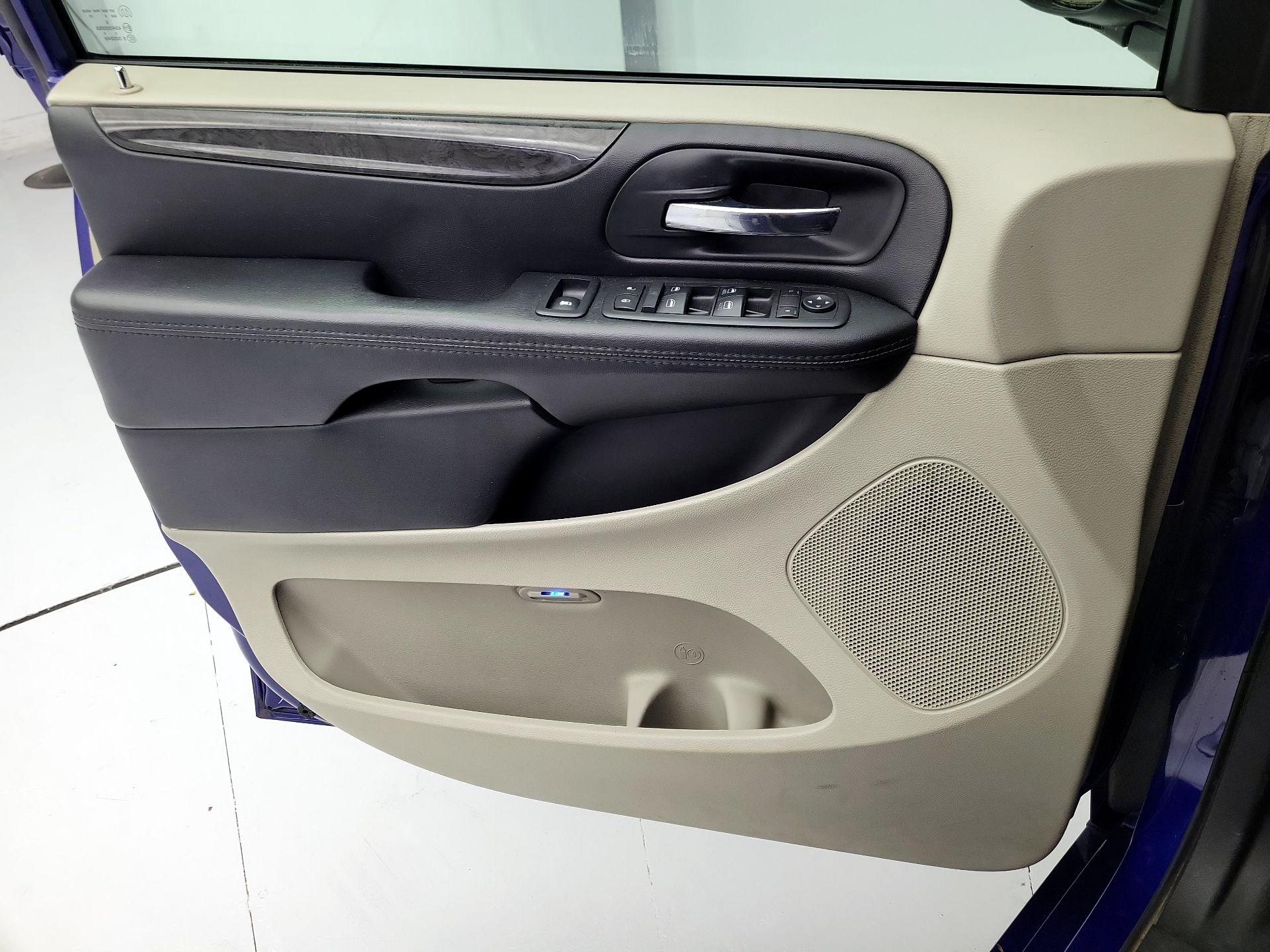 Thumbnail: 2019 Dodge Grand Caravan - 12