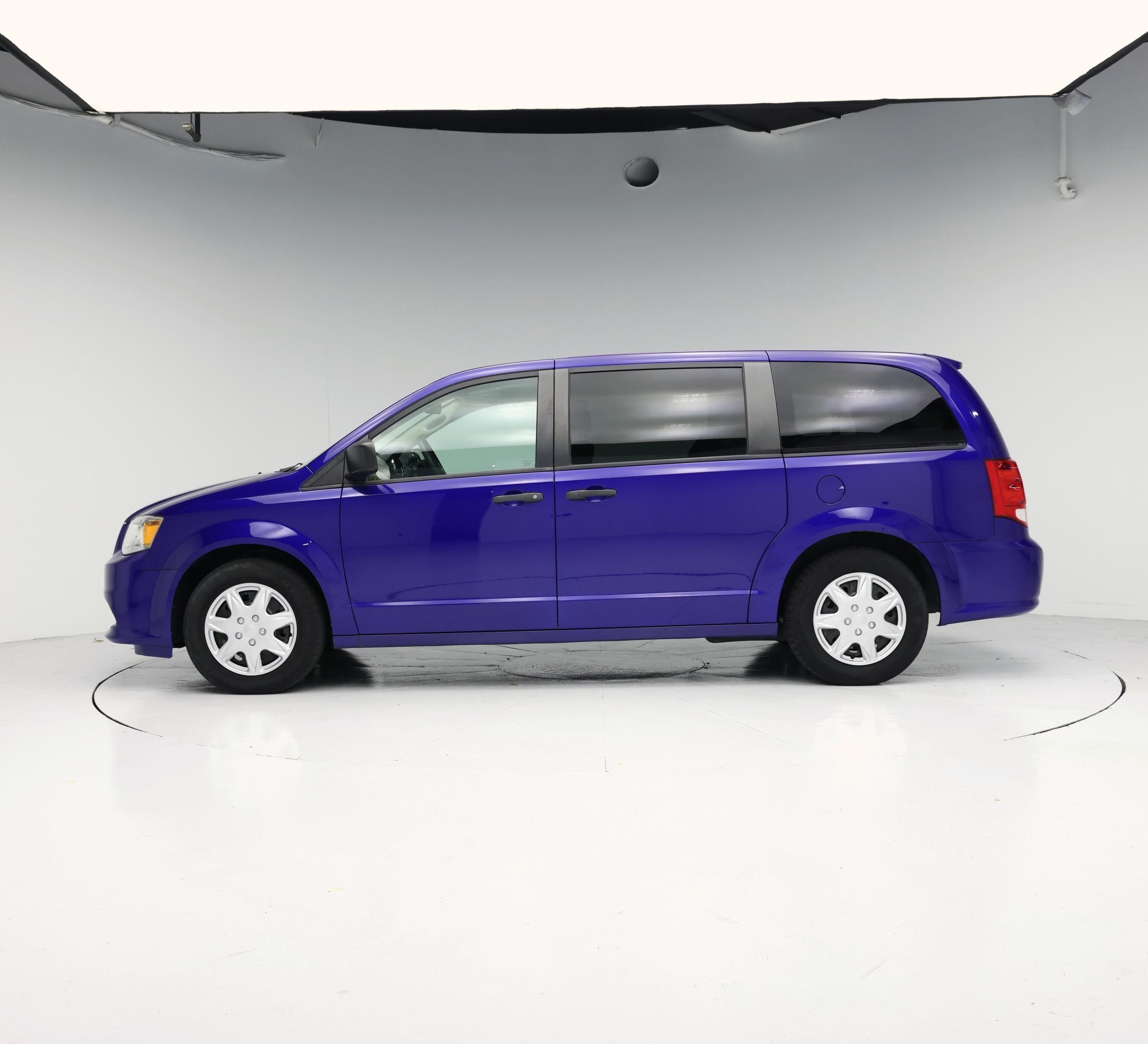Thumbnail: 2019 Dodge Grand Caravan - 3