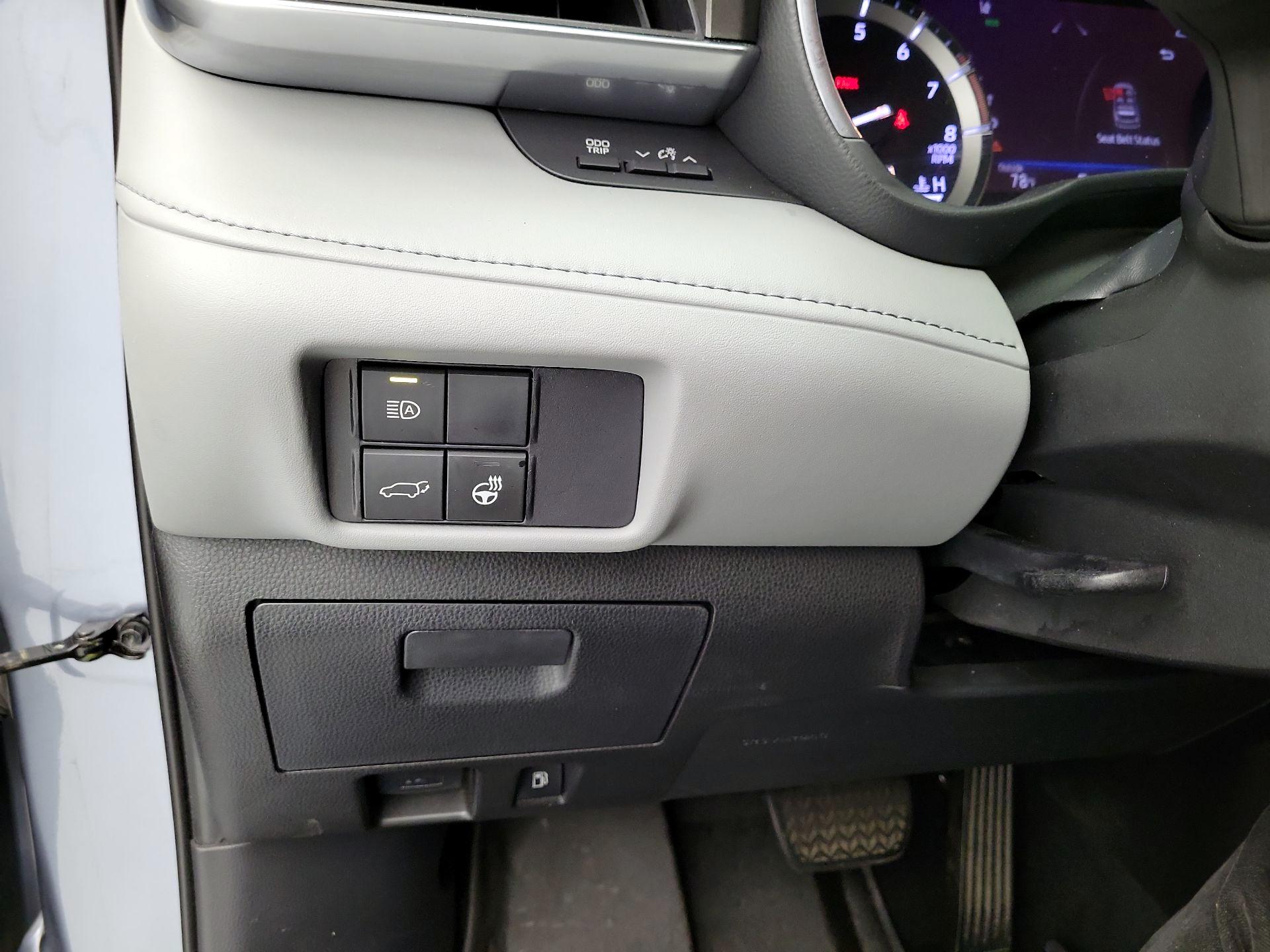 Thumbnail: 2020 Toyota Highlander - 13