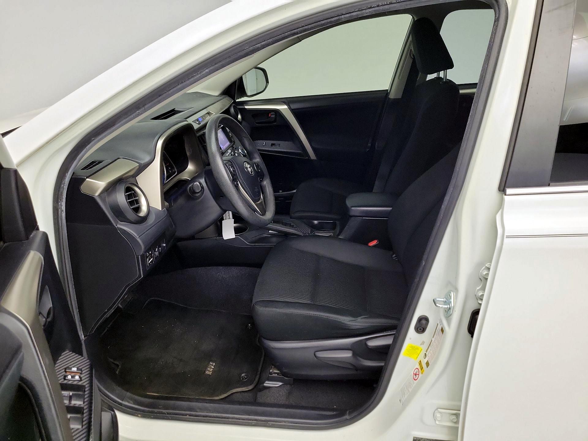 Thumbnail: 2015 Toyota RAV4 - 11