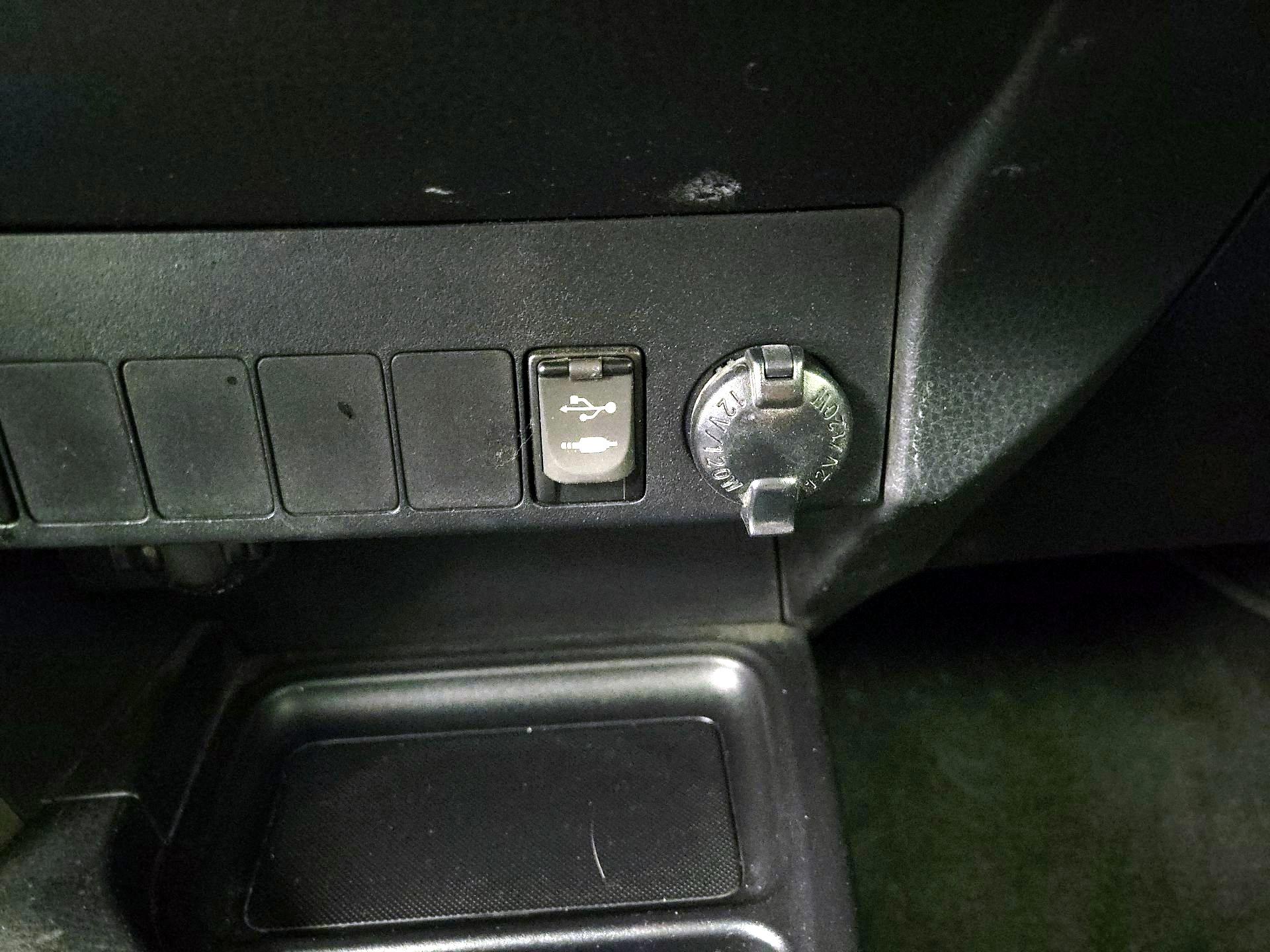Thumbnail: 2015 Toyota RAV4 - 18