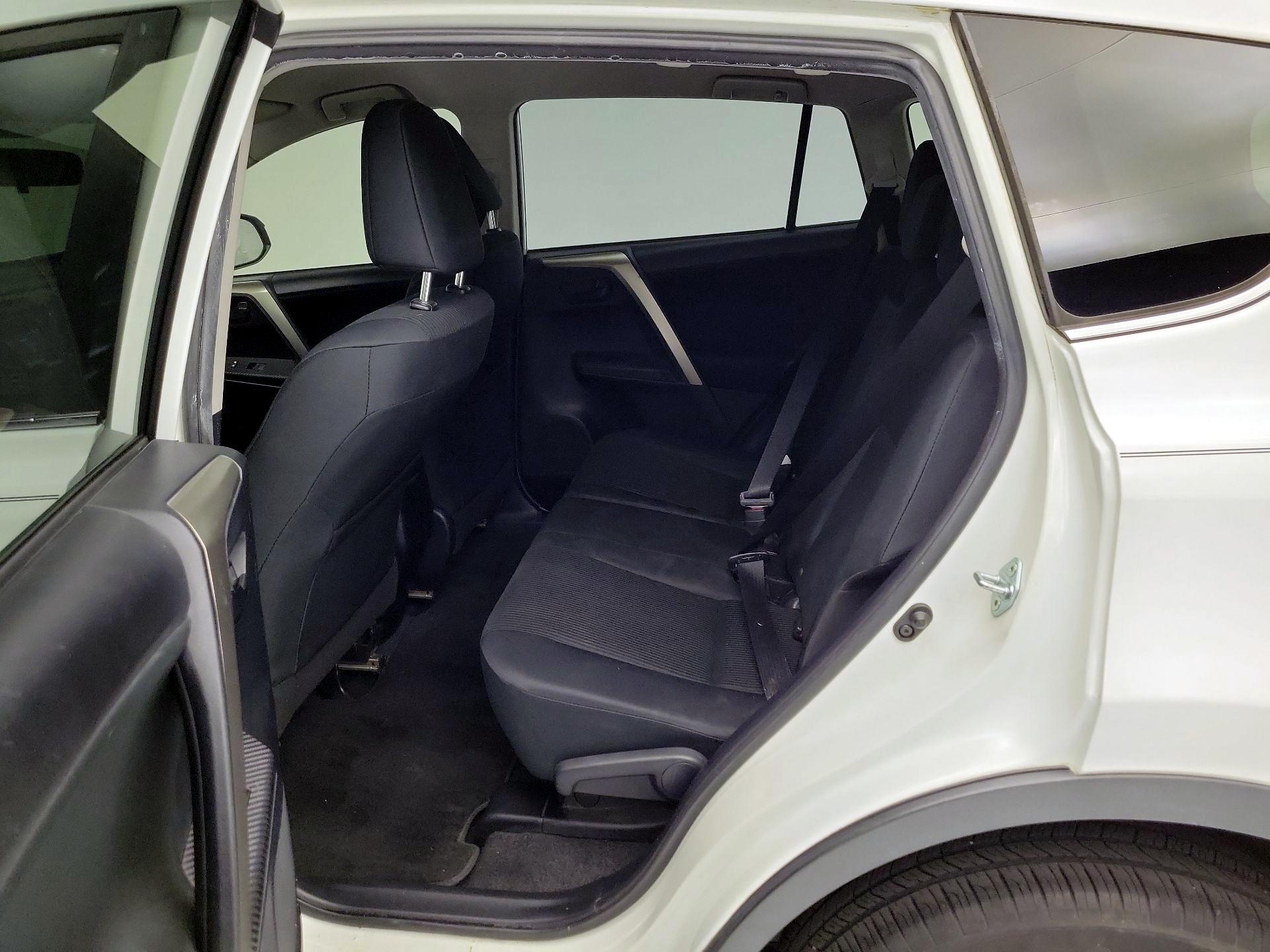 Thumbnail: 2015 Toyota RAV4 - 19
