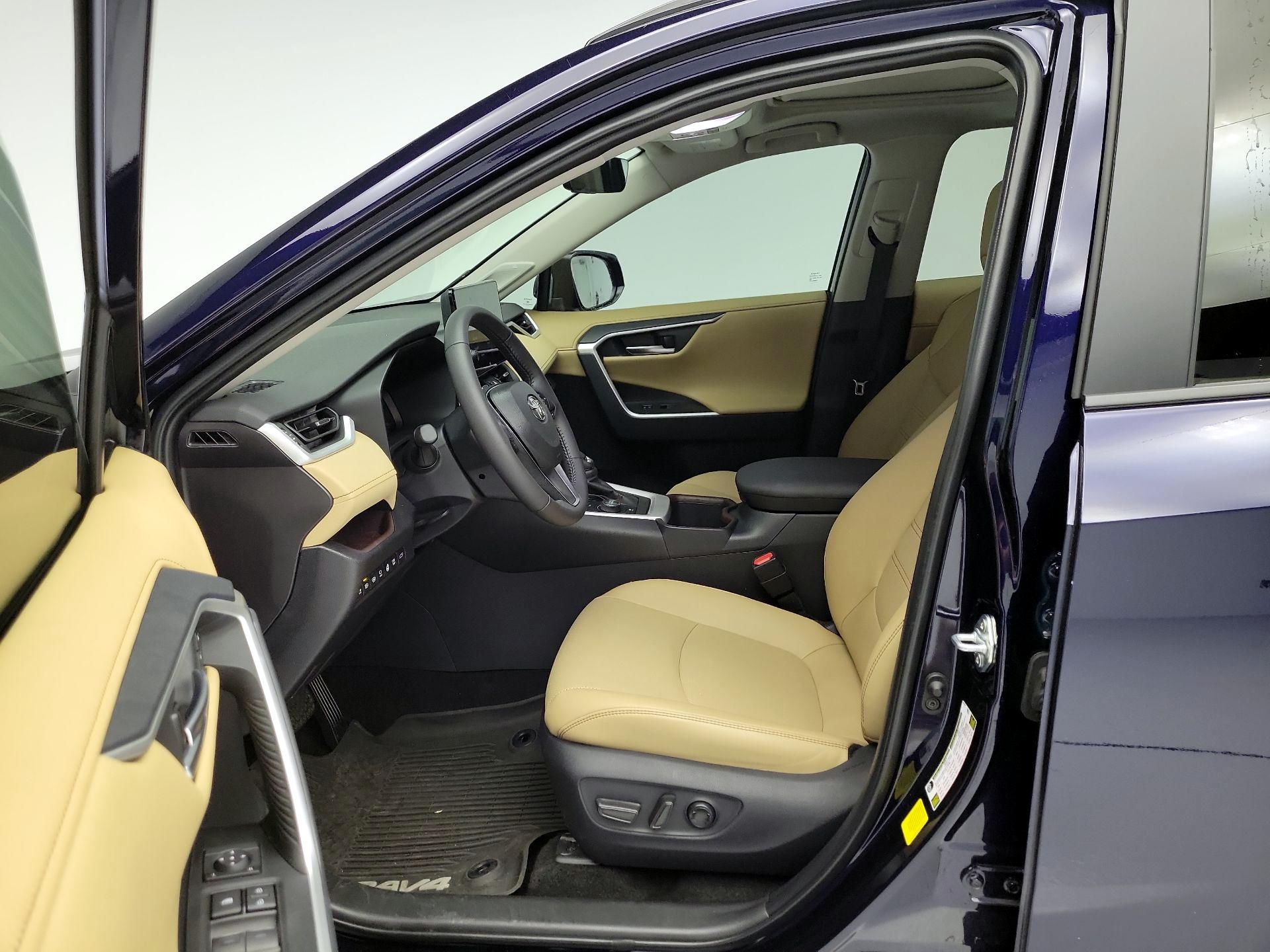 Thumbnail: 2025 Toyota RAV4 - 11