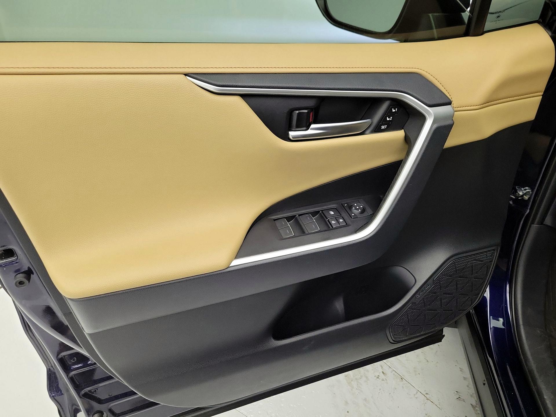 Thumbnail: 2025 Toyota RAV4 - 12