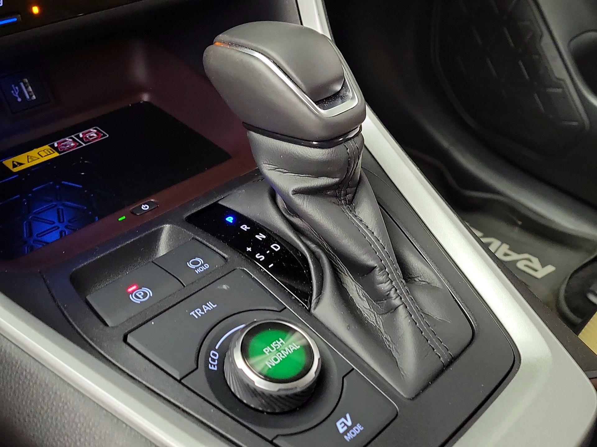 Thumbnail: 2025 Toyota RAV4 - 17