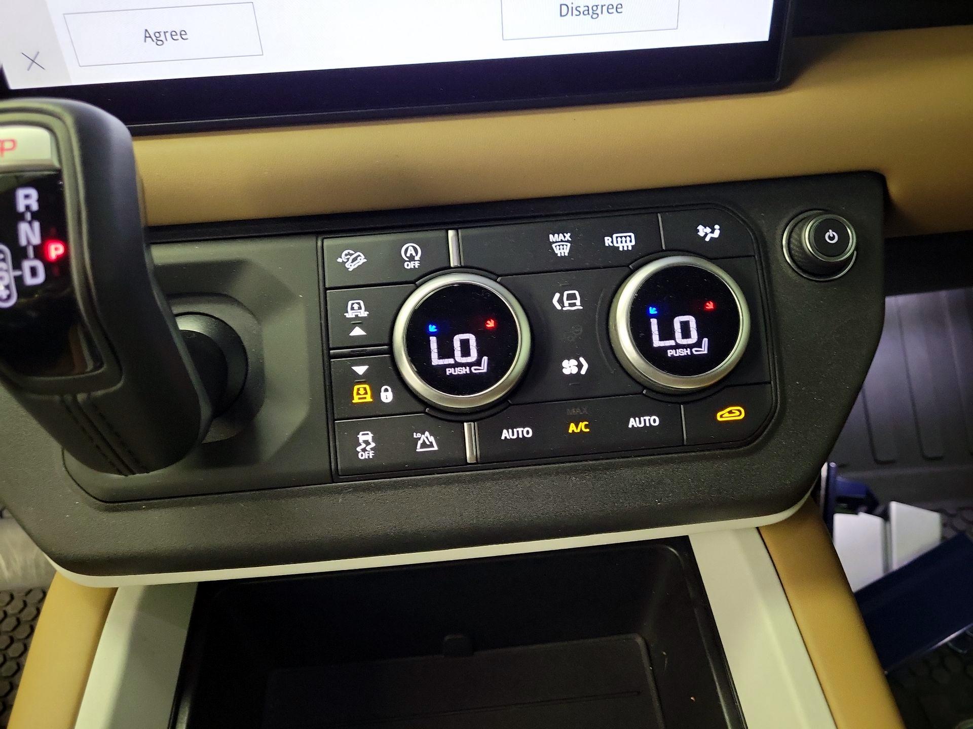 Thumbnail: 2025 Land Rover Defender - 17