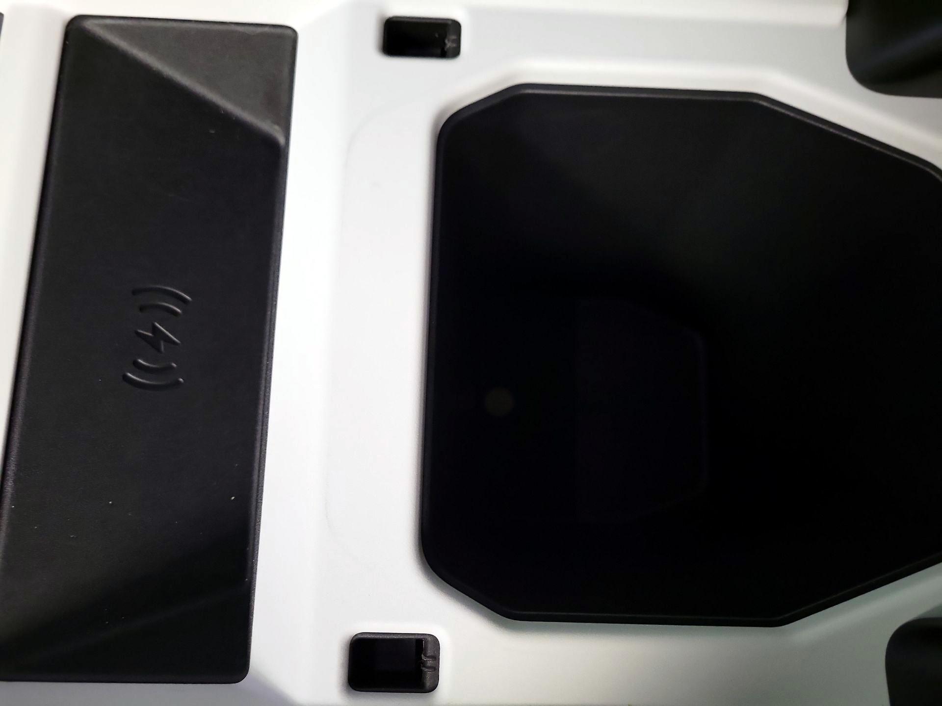 Thumbnail: 2025 Land Rover Defender - 19