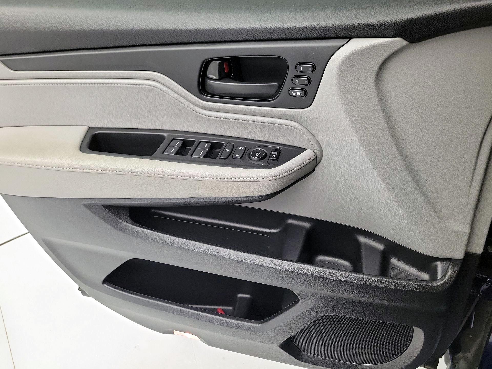 Thumbnail: 2019 Honda Odyssey - 12