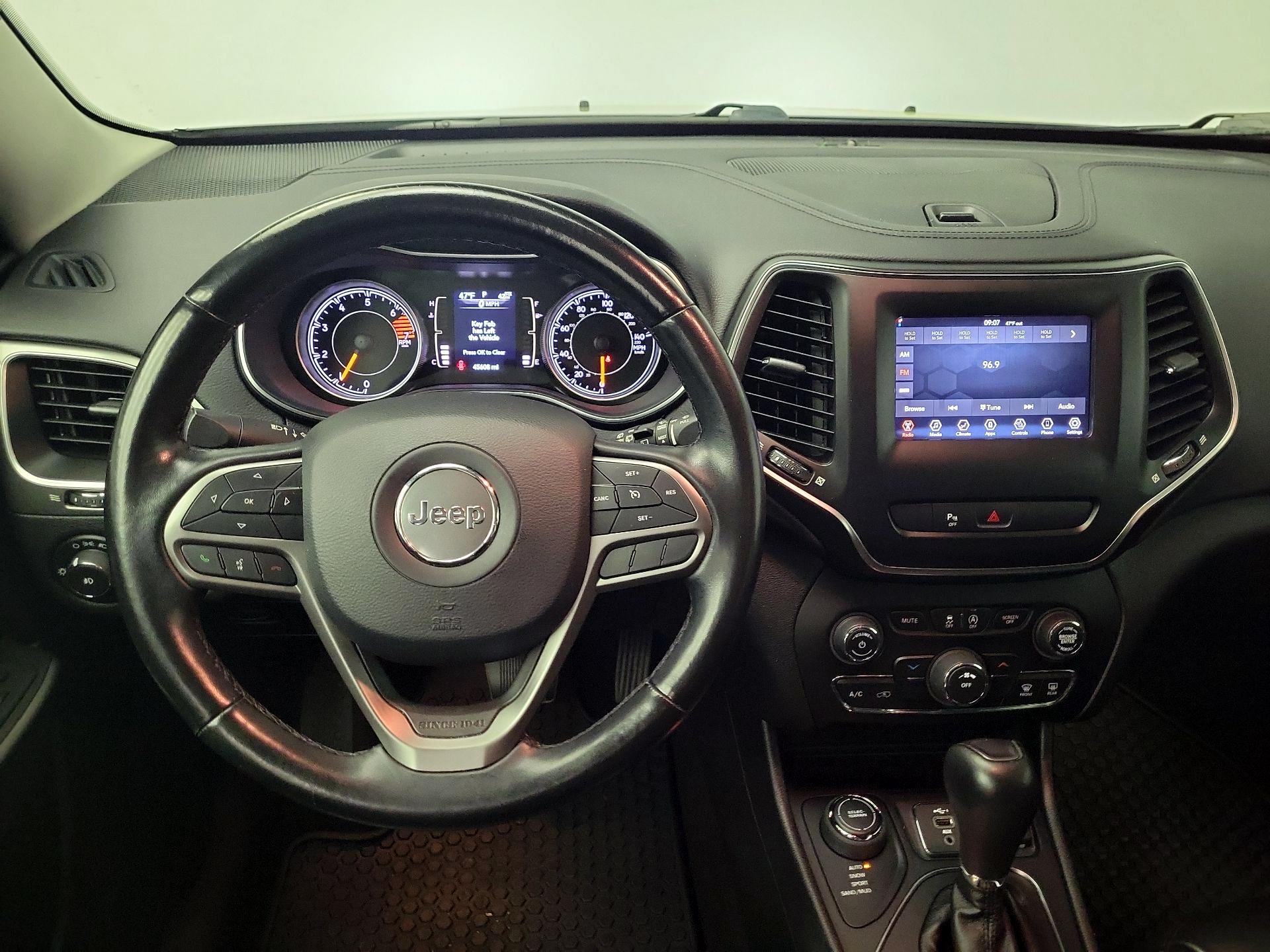 Thumbnail: 2020 Jeep Cherokee - 10