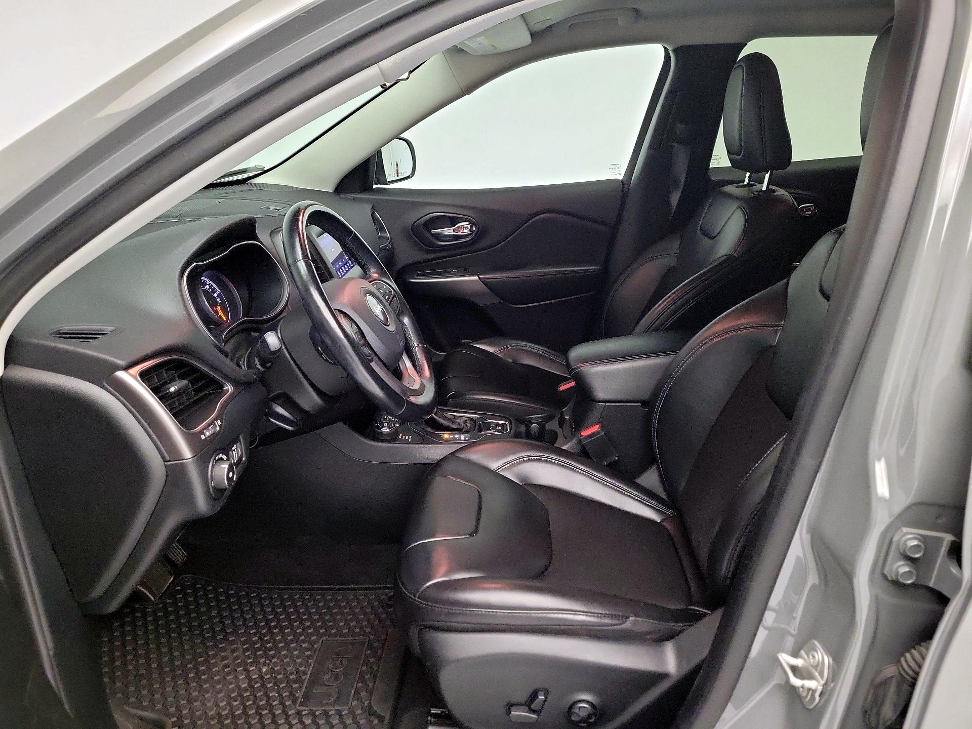 Thumbnail: 2020 Jeep Cherokee - 11