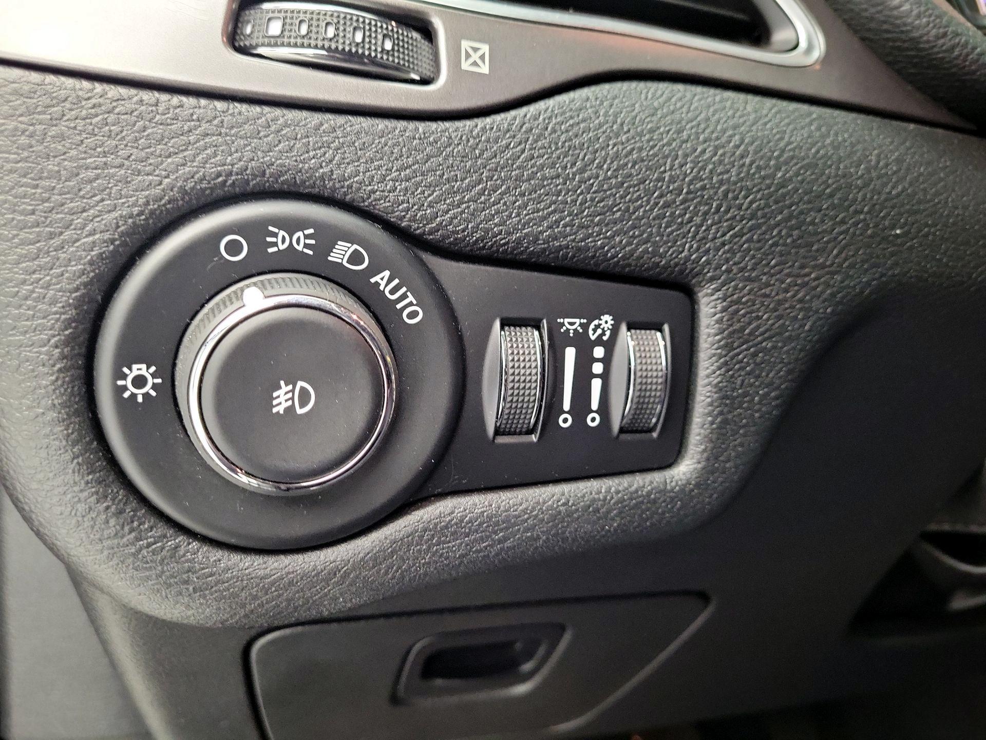 Thumbnail: 2020 Jeep Cherokee - 13