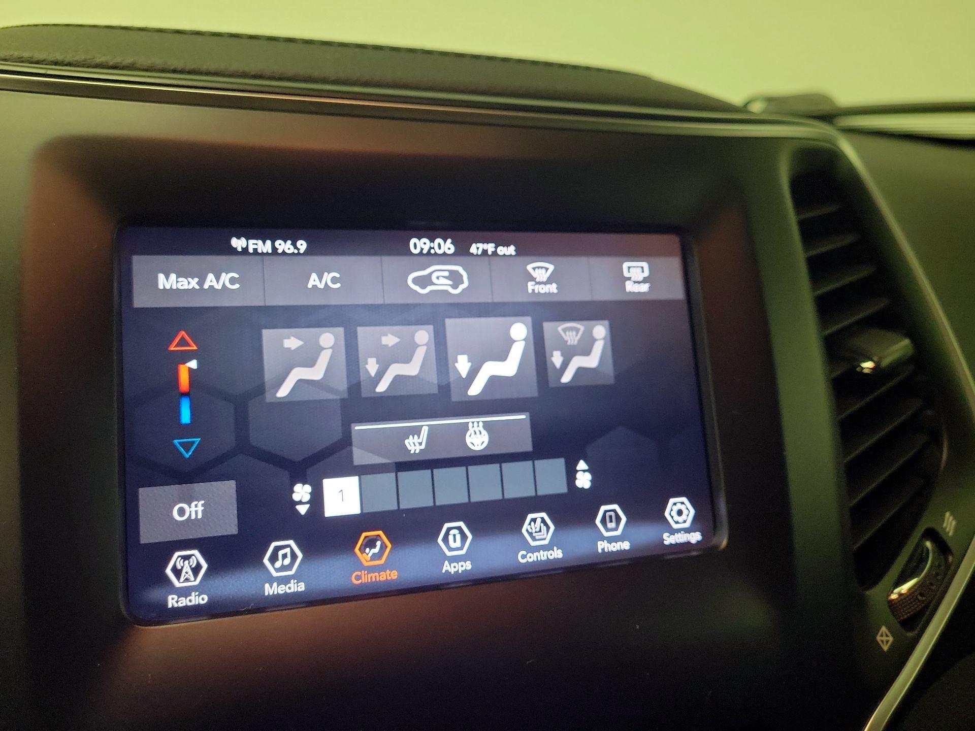 Thumbnail: 2020 Jeep Cherokee - 16