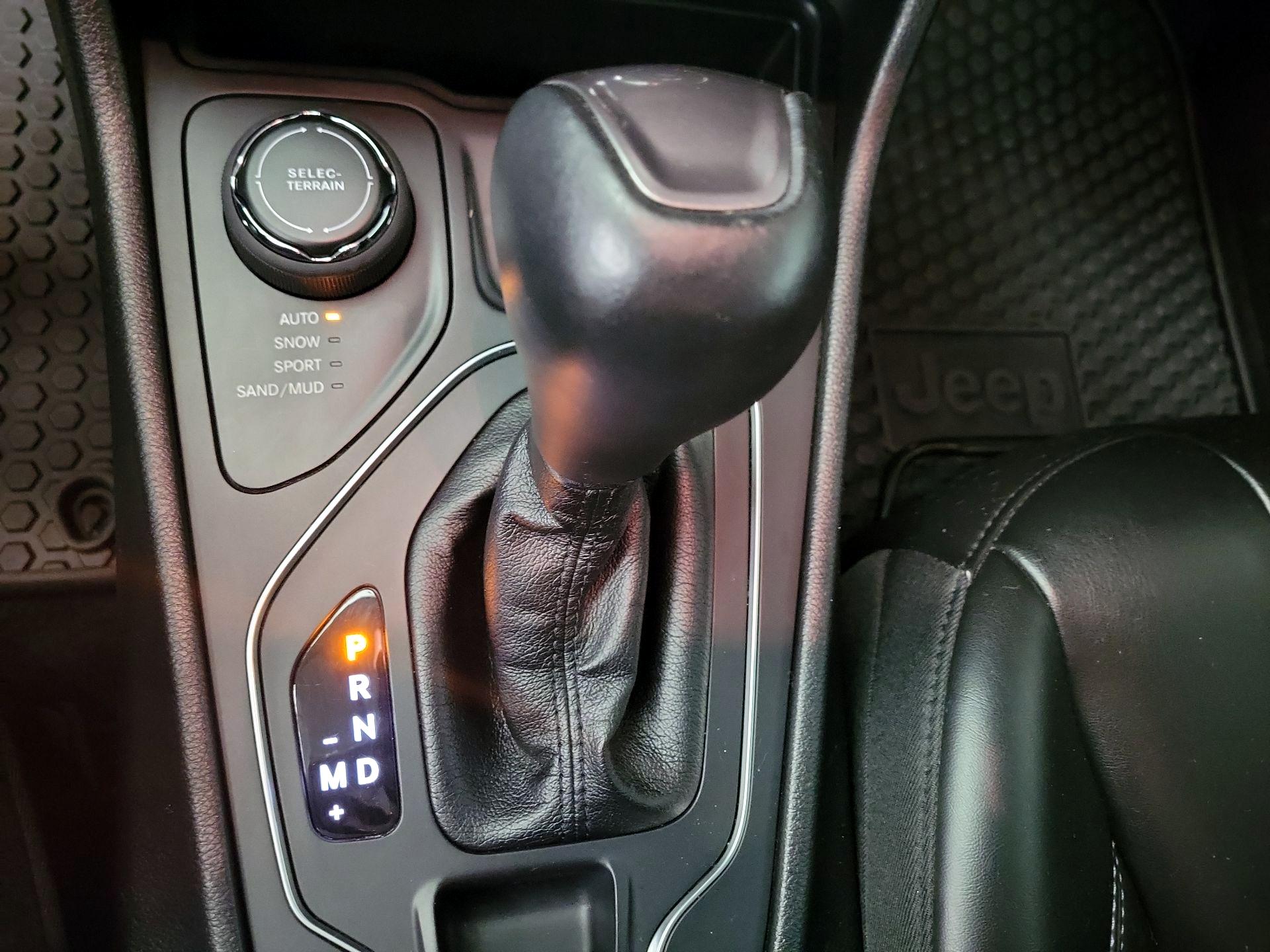 Thumbnail: 2020 Jeep Cherokee - 17