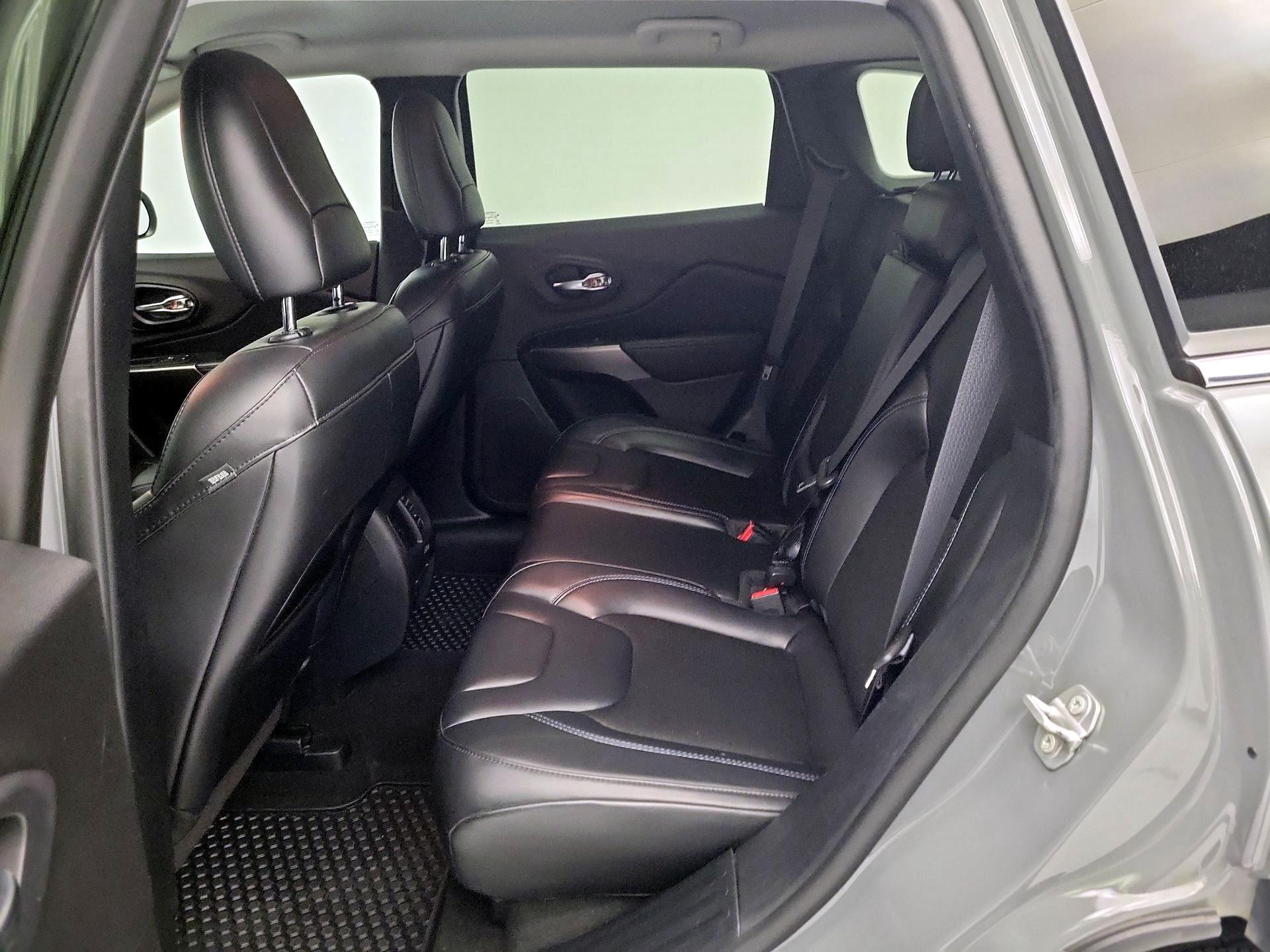 Thumbnail: 2020 Jeep Cherokee - 19