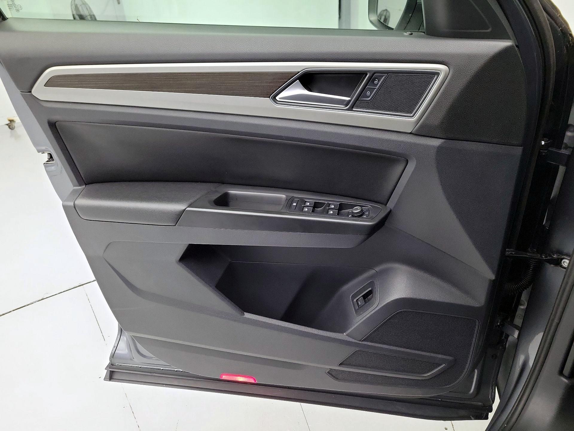 Thumbnail: 2018 Volkswagen Atlas - 12