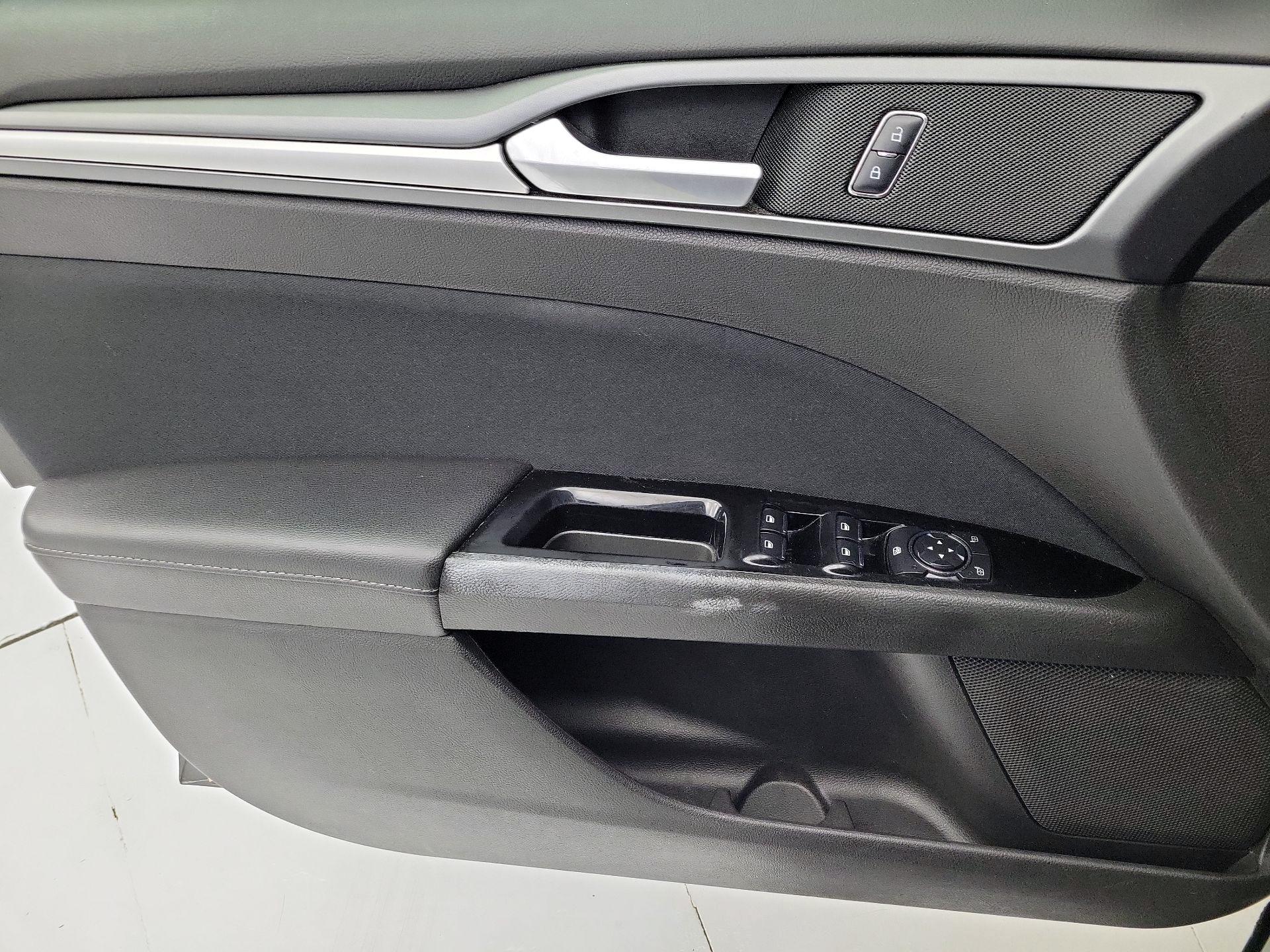 Thumbnail: 2016 Ford Fusion - 12