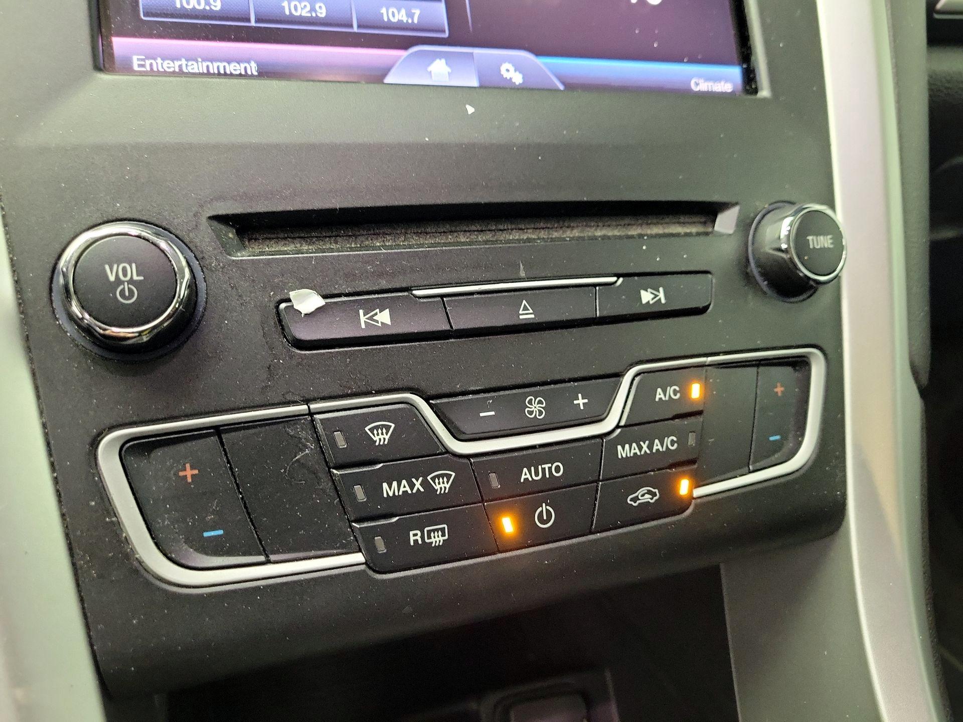 Thumbnail: 2016 Ford Fusion - 16