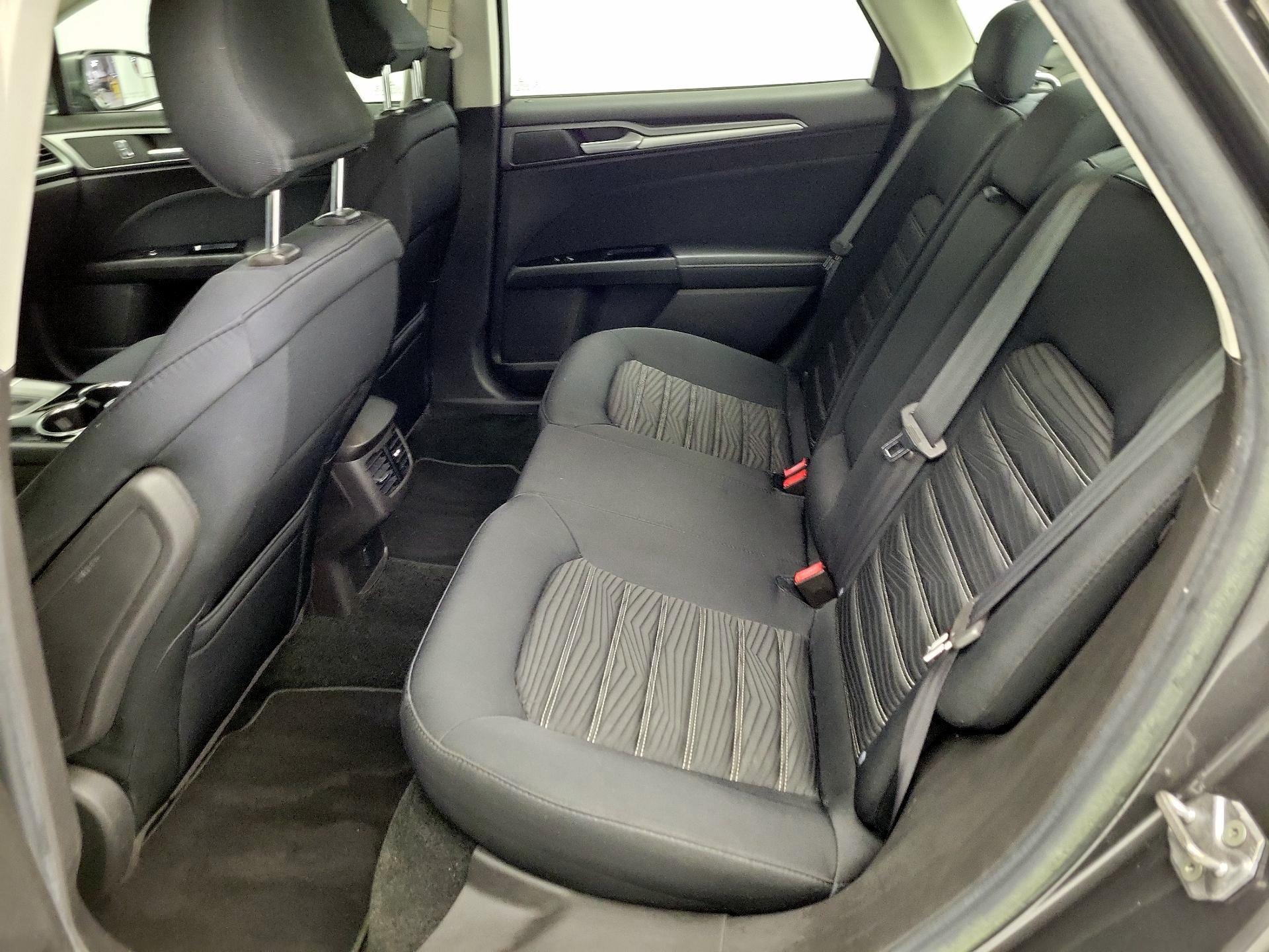 Thumbnail: 2016 Ford Fusion - 19