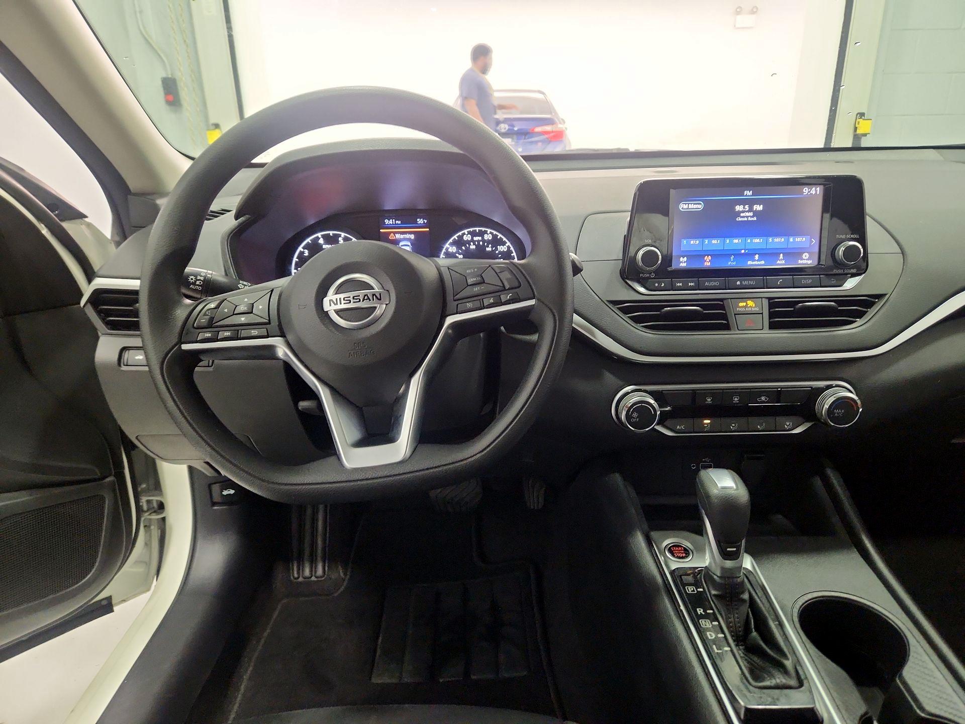 Thumbnail: 2021 Nissan Altima - 9