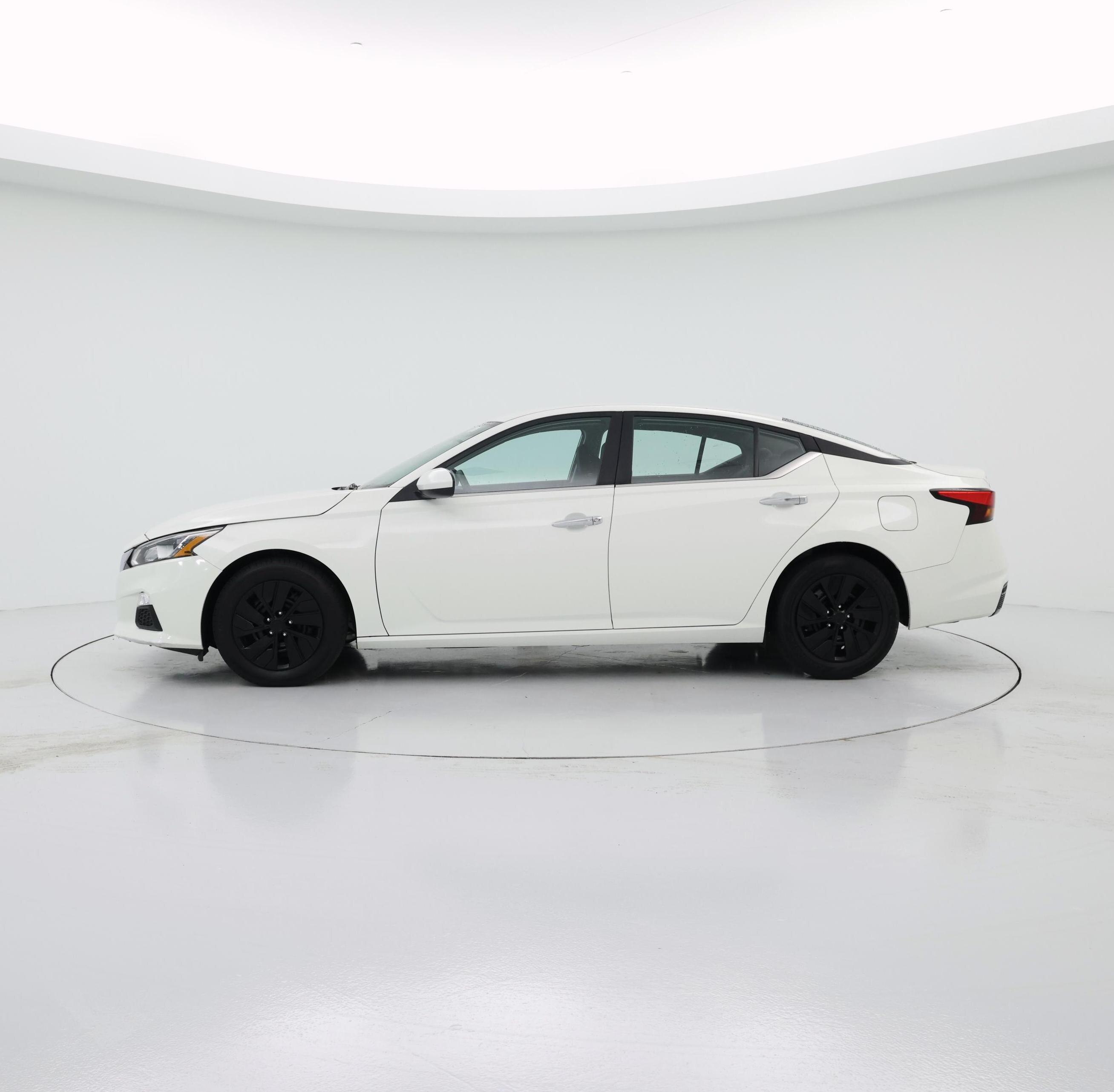 Thumbnail: 2021 Nissan Altima - 3