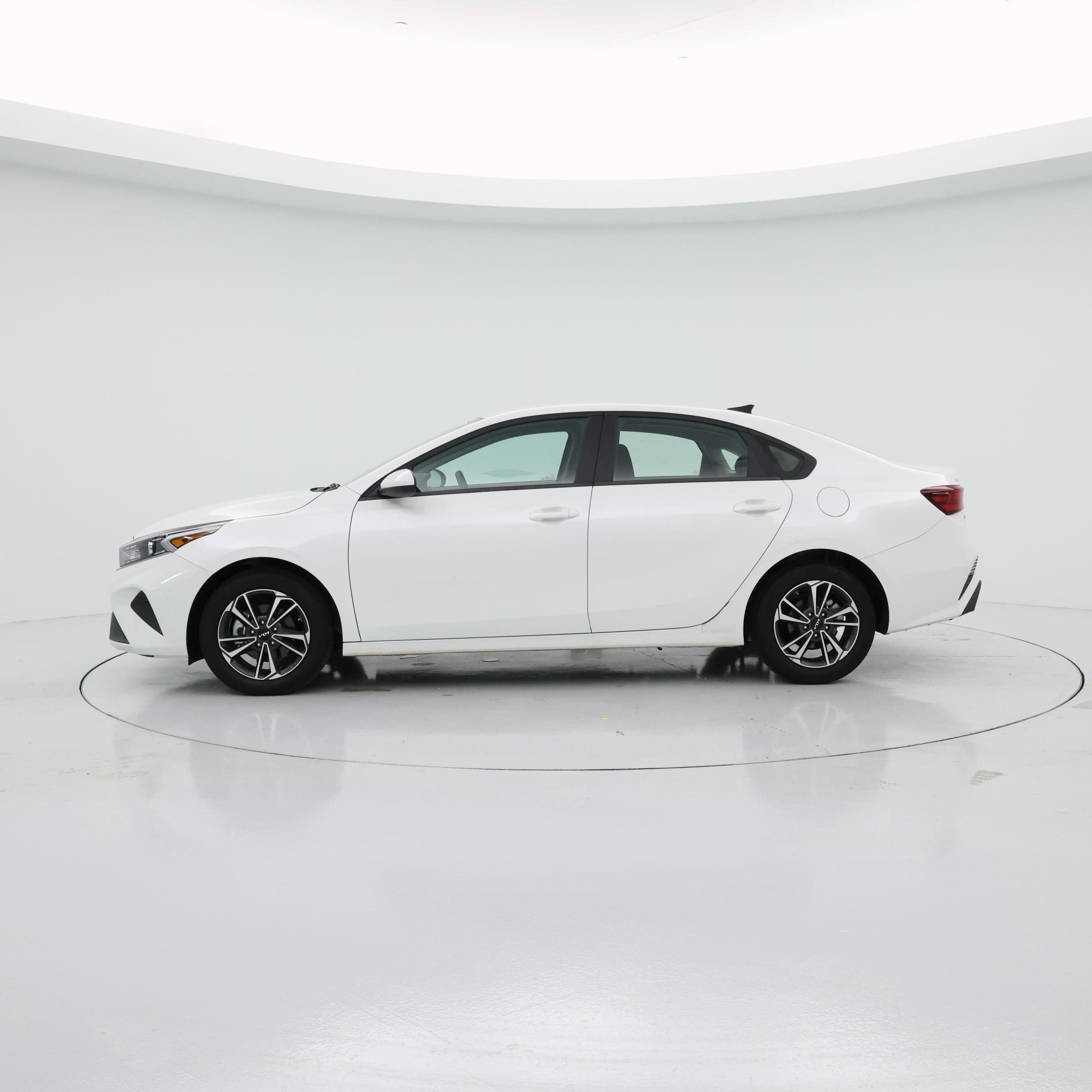 Thumbnail: 2024 Kia Forte - 3