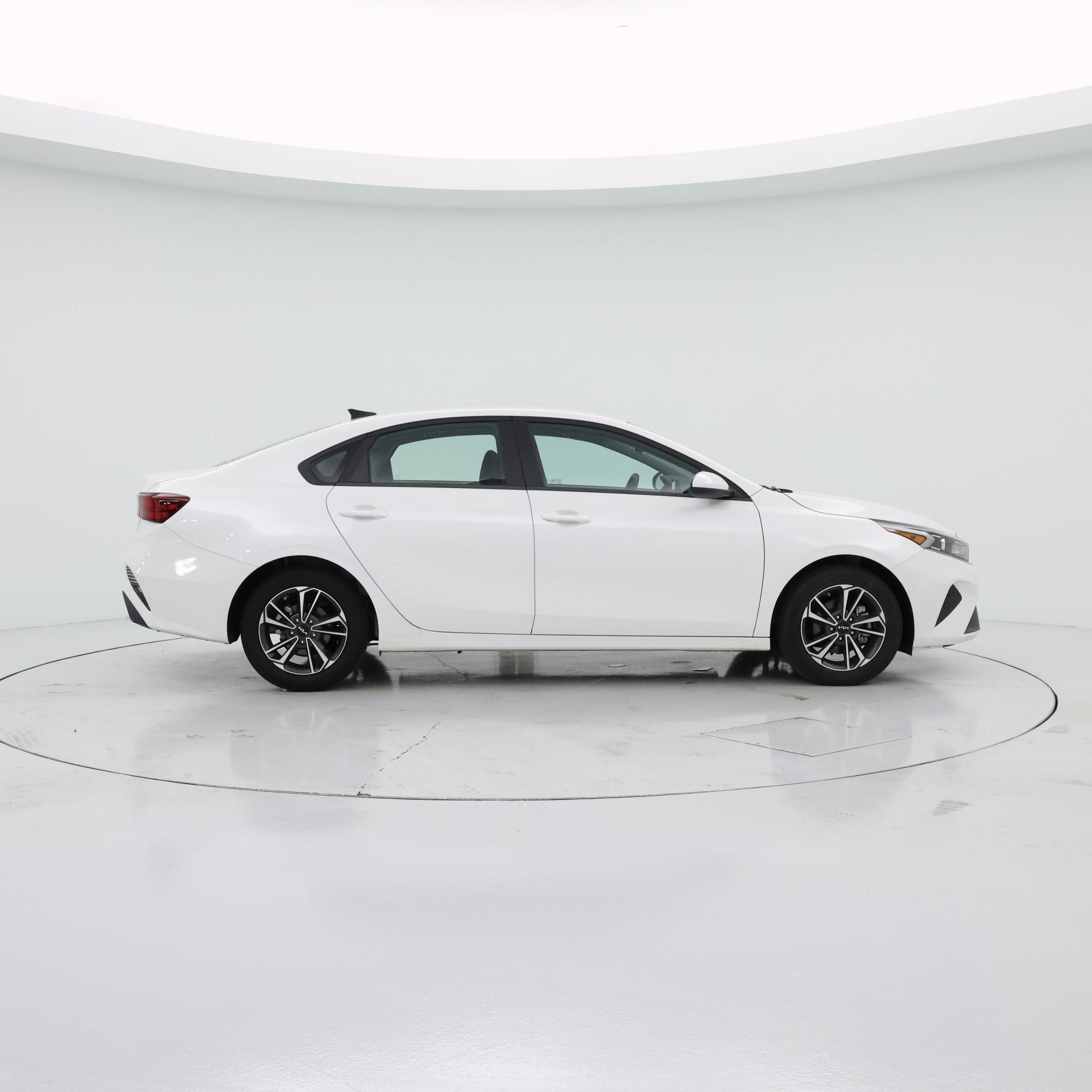 Thumbnail: 2024 Kia Forte - 7