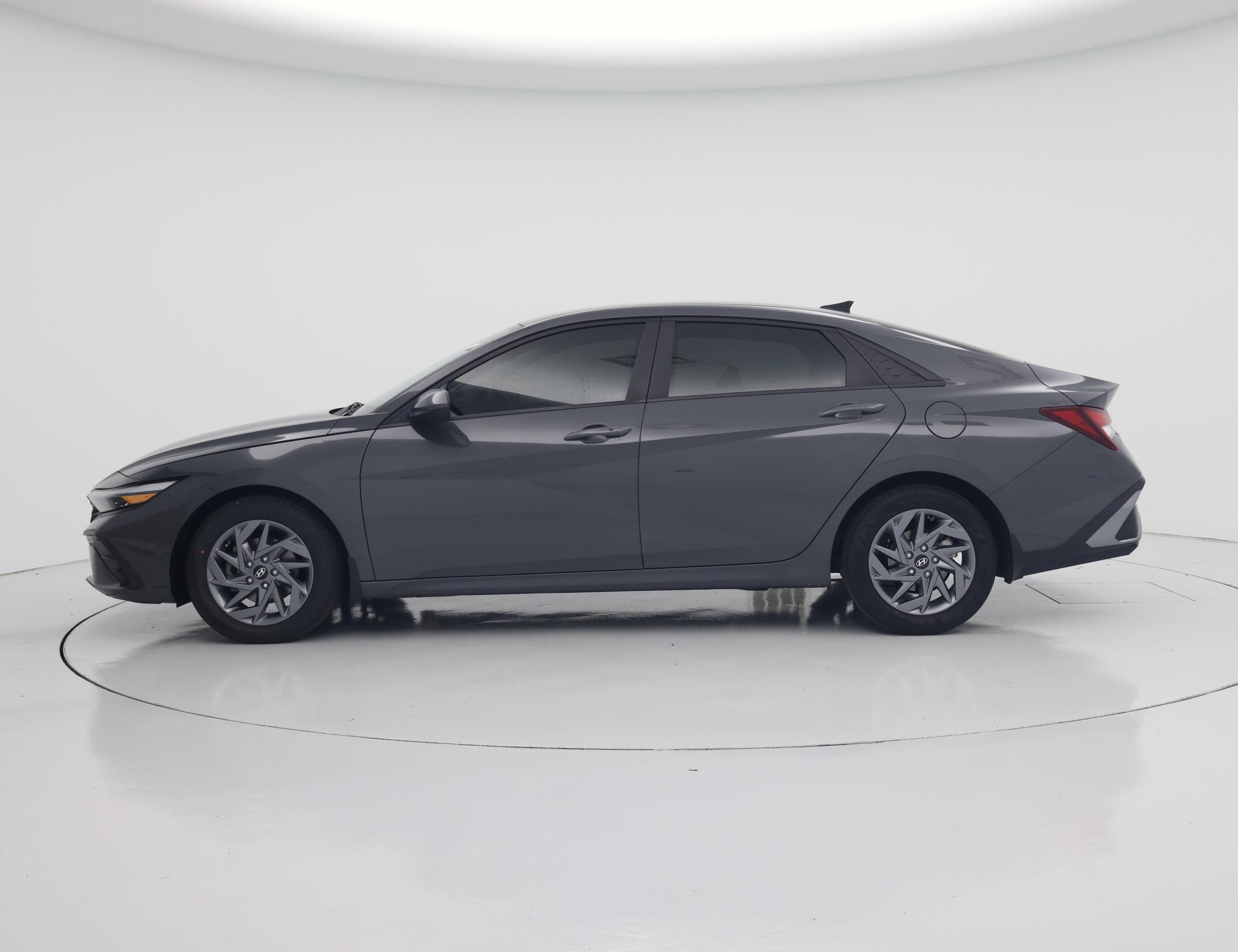 Thumbnail: 2024 Hyundai Elantra - 3