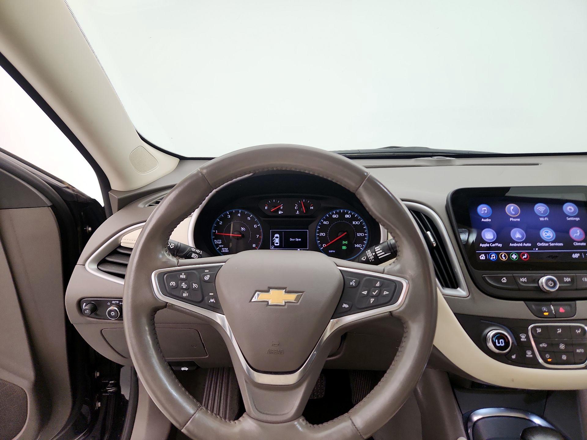 Thumbnail: 2022 Chevrolet Malibu - 10