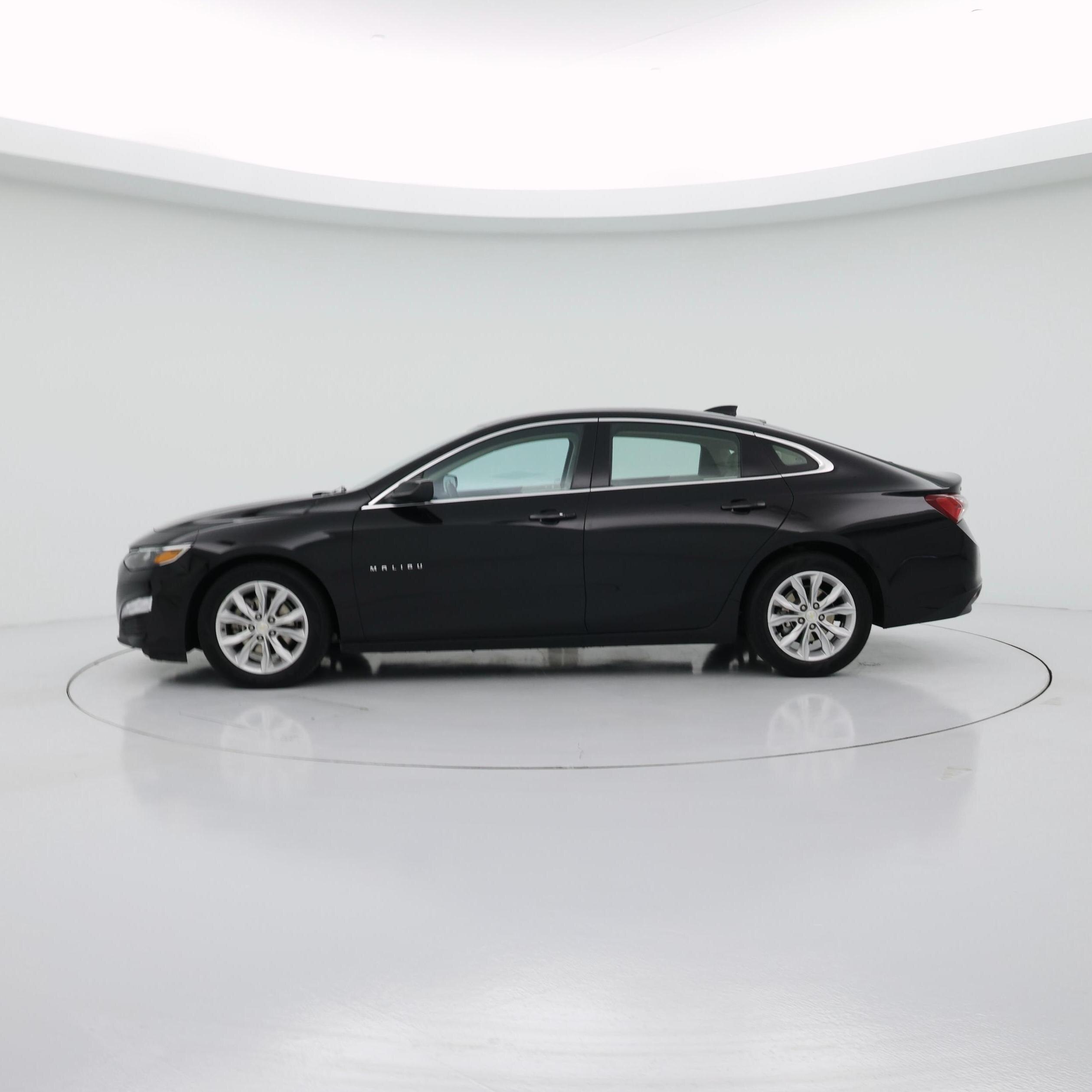 Thumbnail: 2022 Chevrolet Malibu - 3