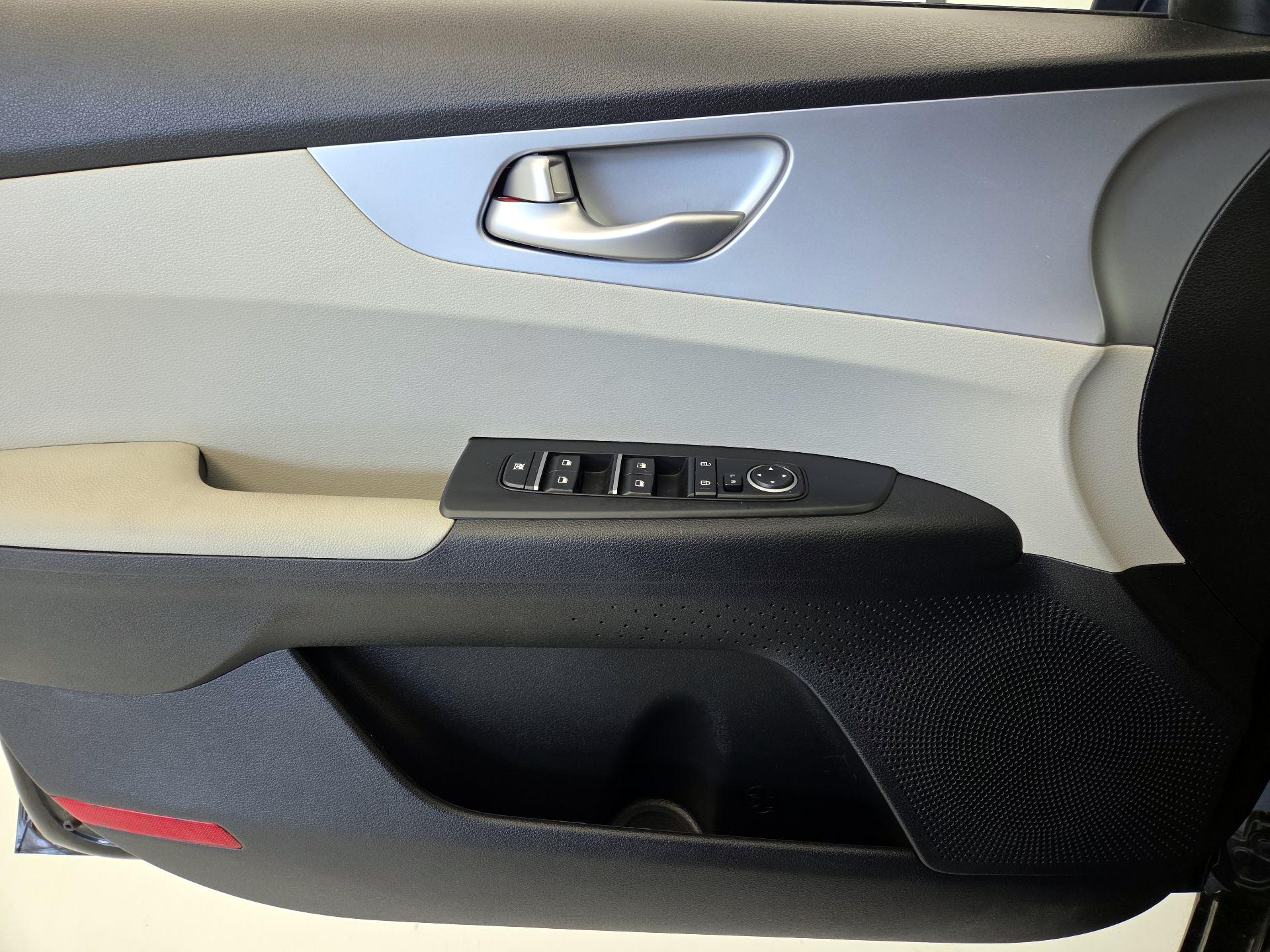 Thumbnail: 2023 Kia Forte - 12
