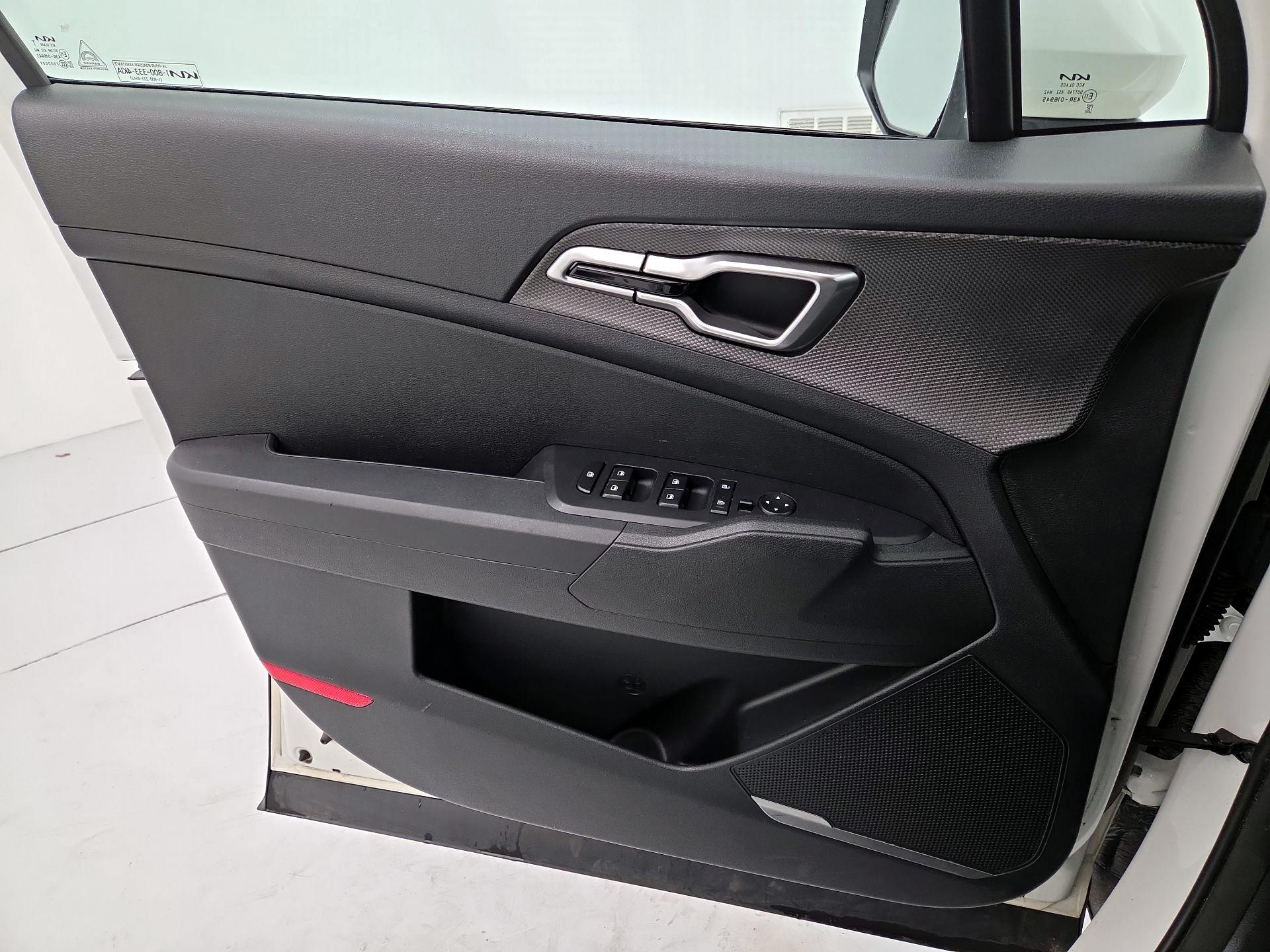 Thumbnail: 2023 Kia Sportage - 12