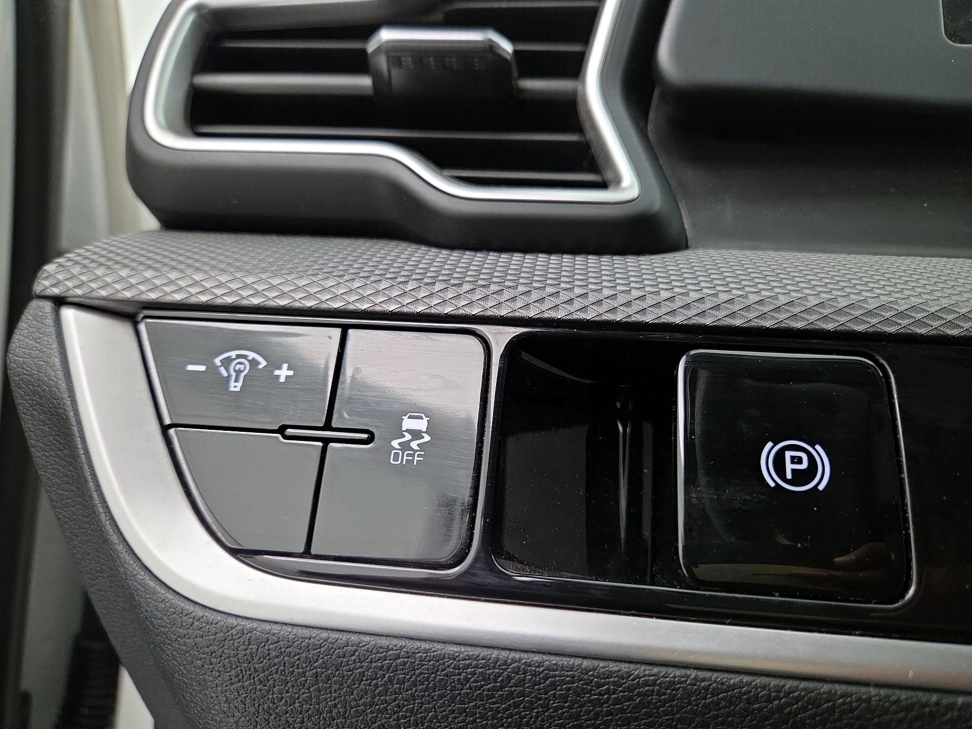 Thumbnail: 2023 Kia Sportage - 13