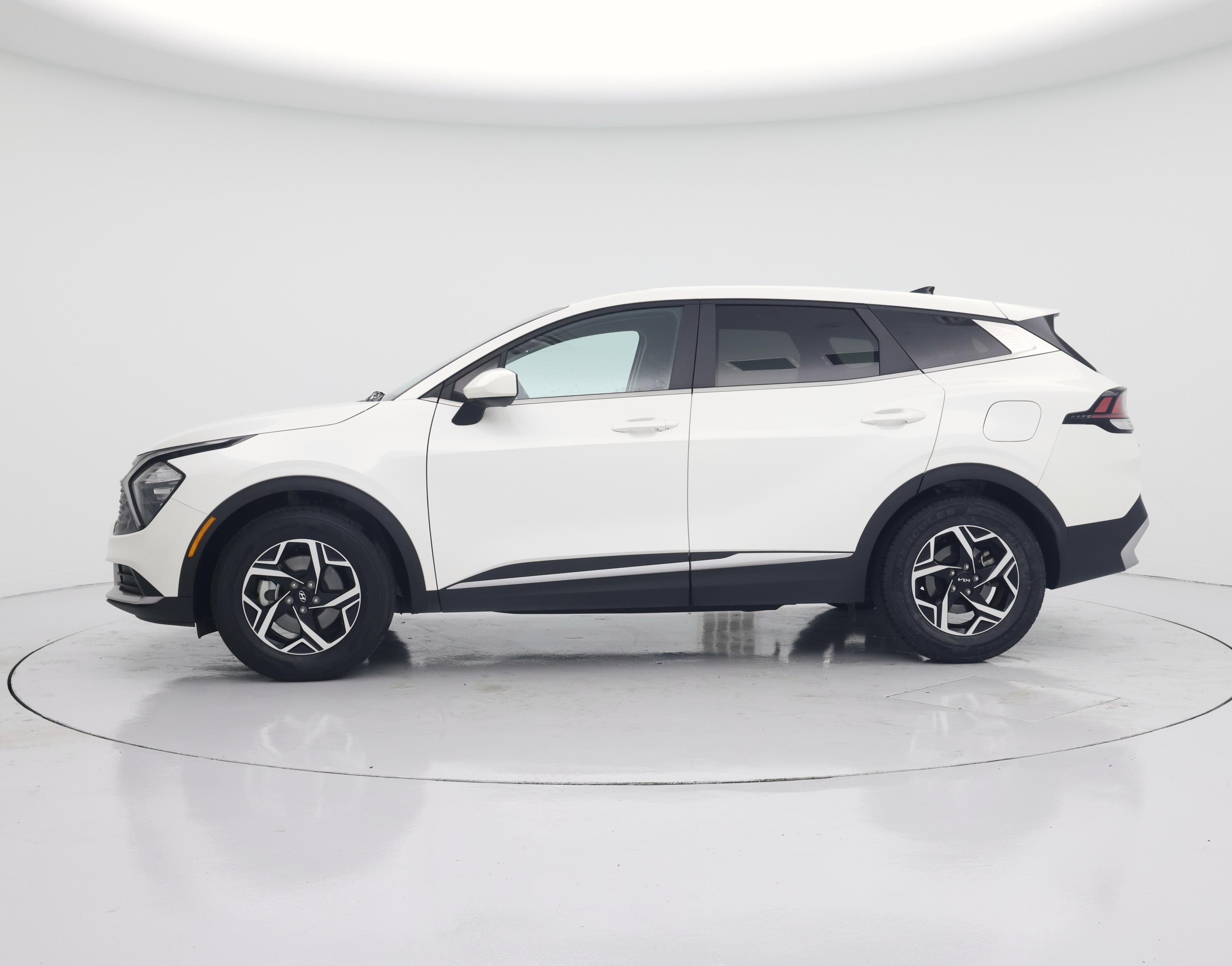 Thumbnail: 2023 Kia Sportage - 3