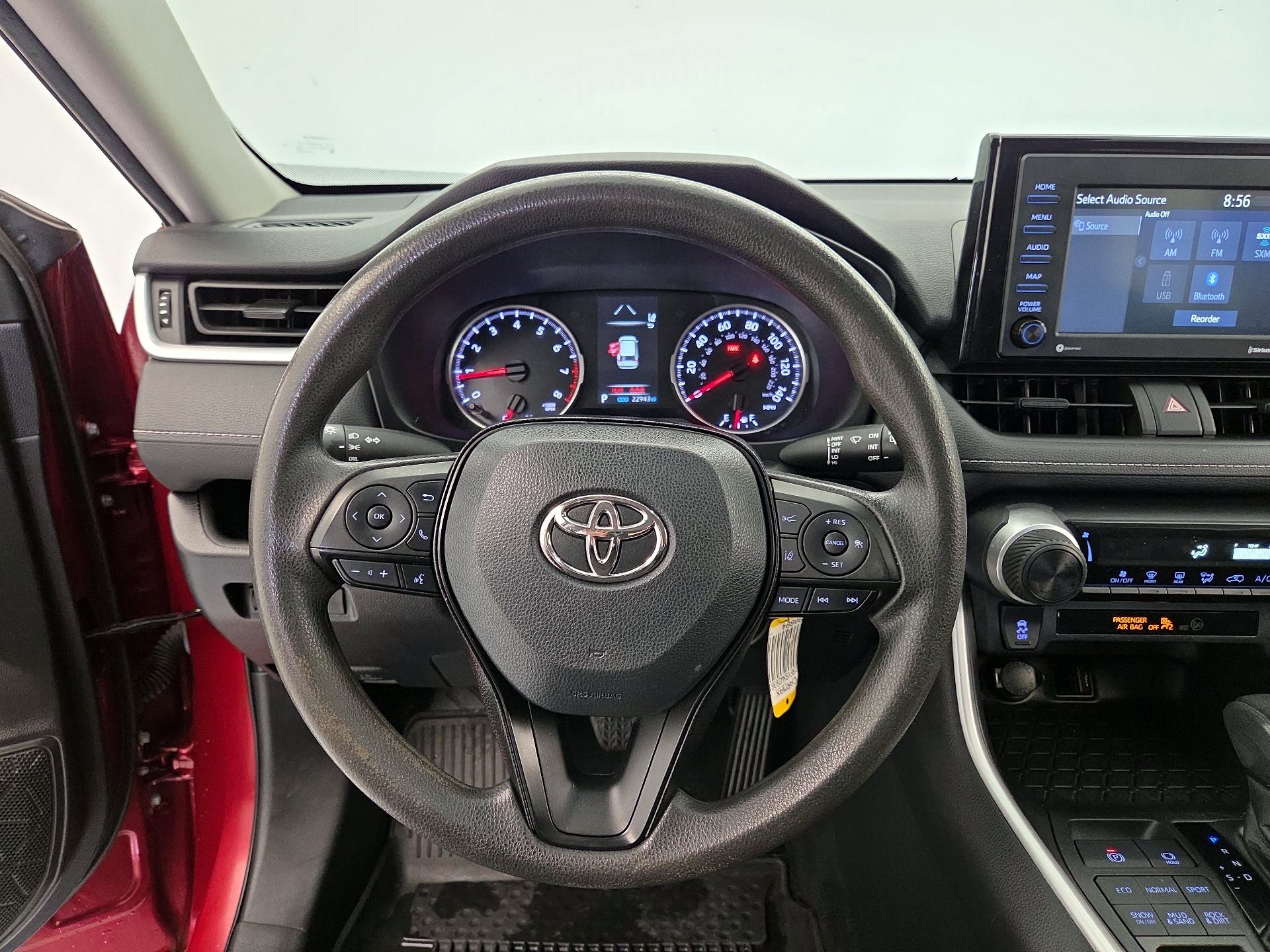 Thumbnail: 2022 Toyota RAV4 - 10