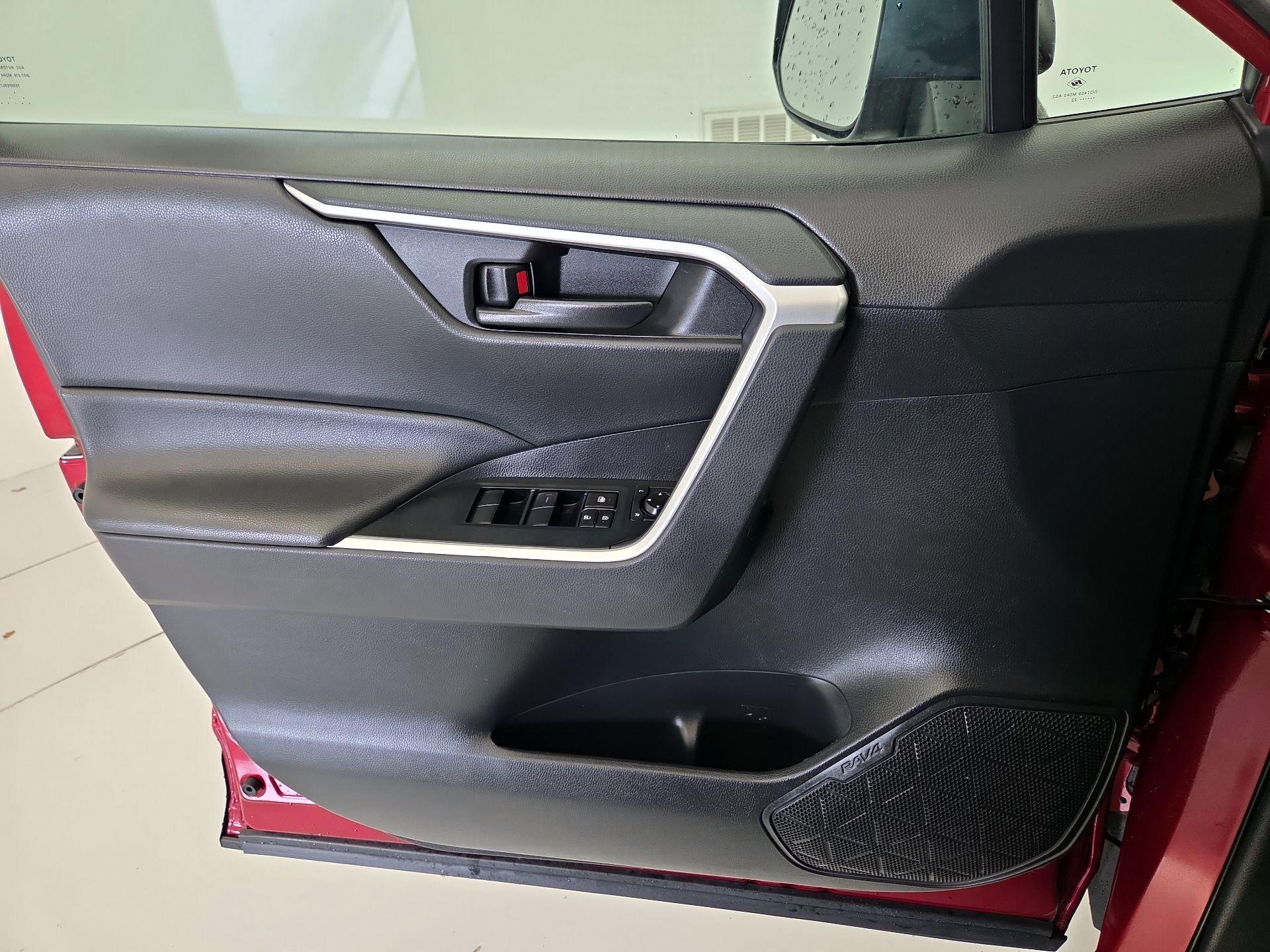 Thumbnail: 2022 Toyota RAV4 - 12