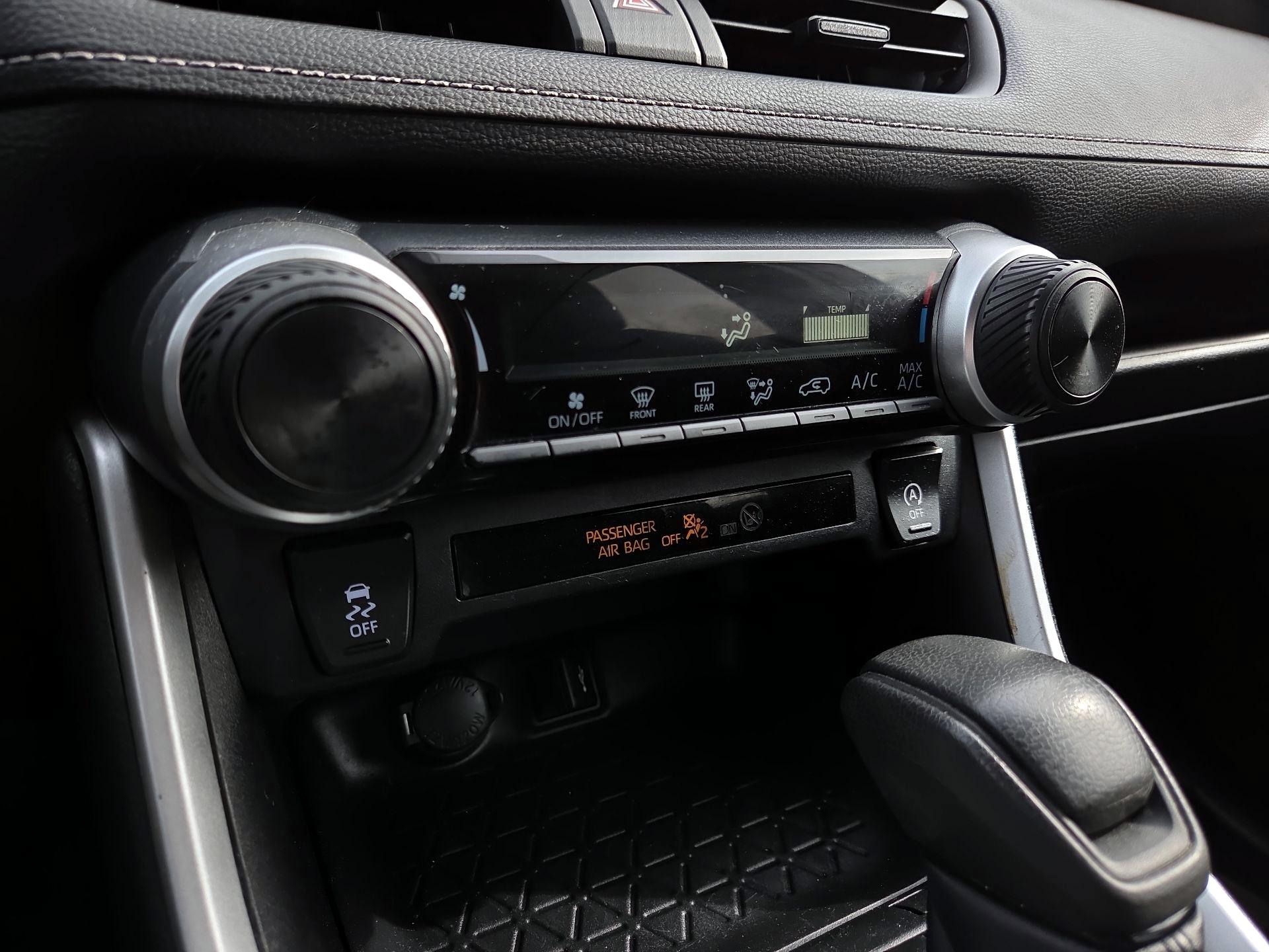 Thumbnail: 2022 Toyota RAV4 - 16