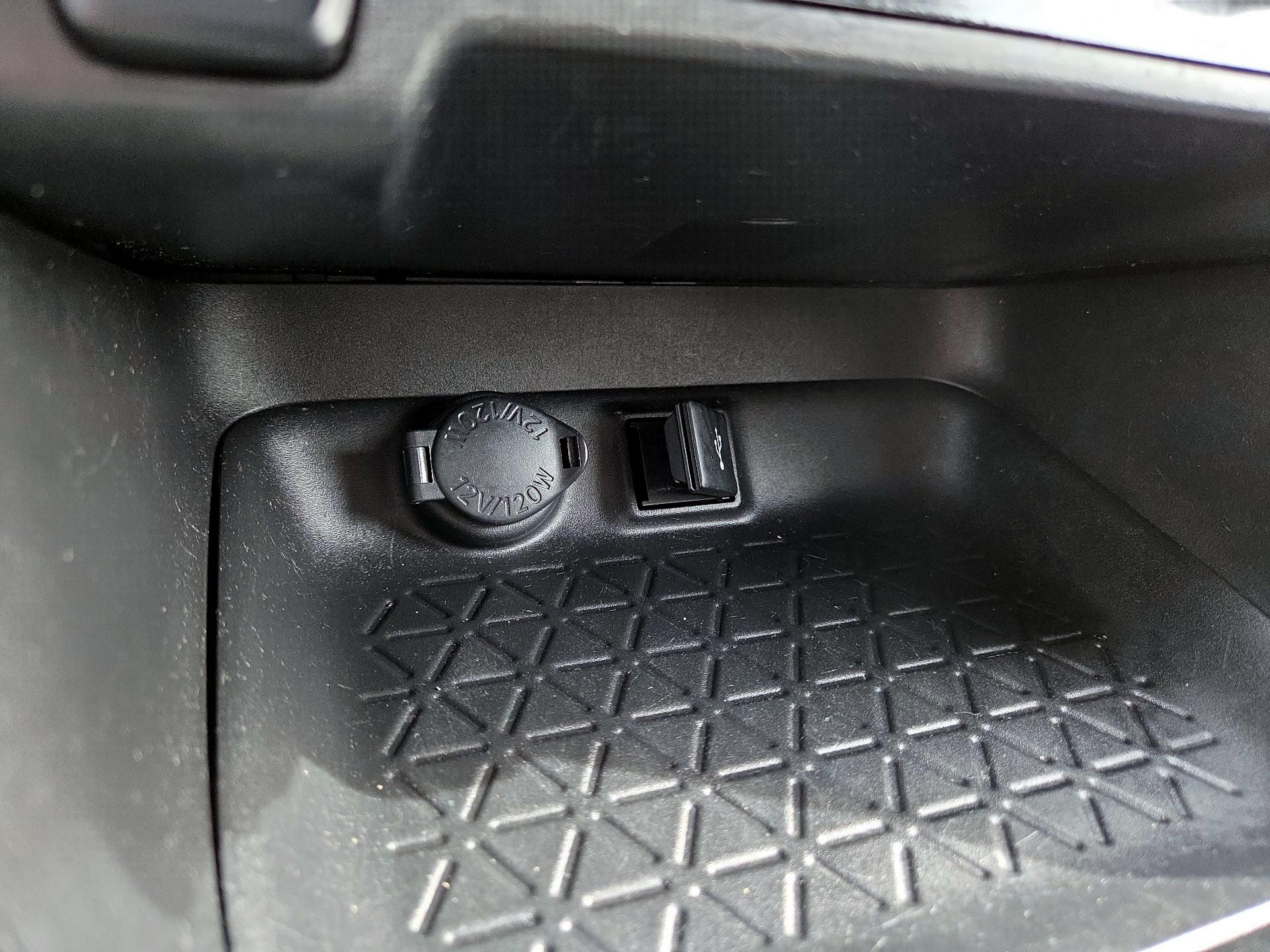 Thumbnail: 2022 Toyota RAV4 - 18