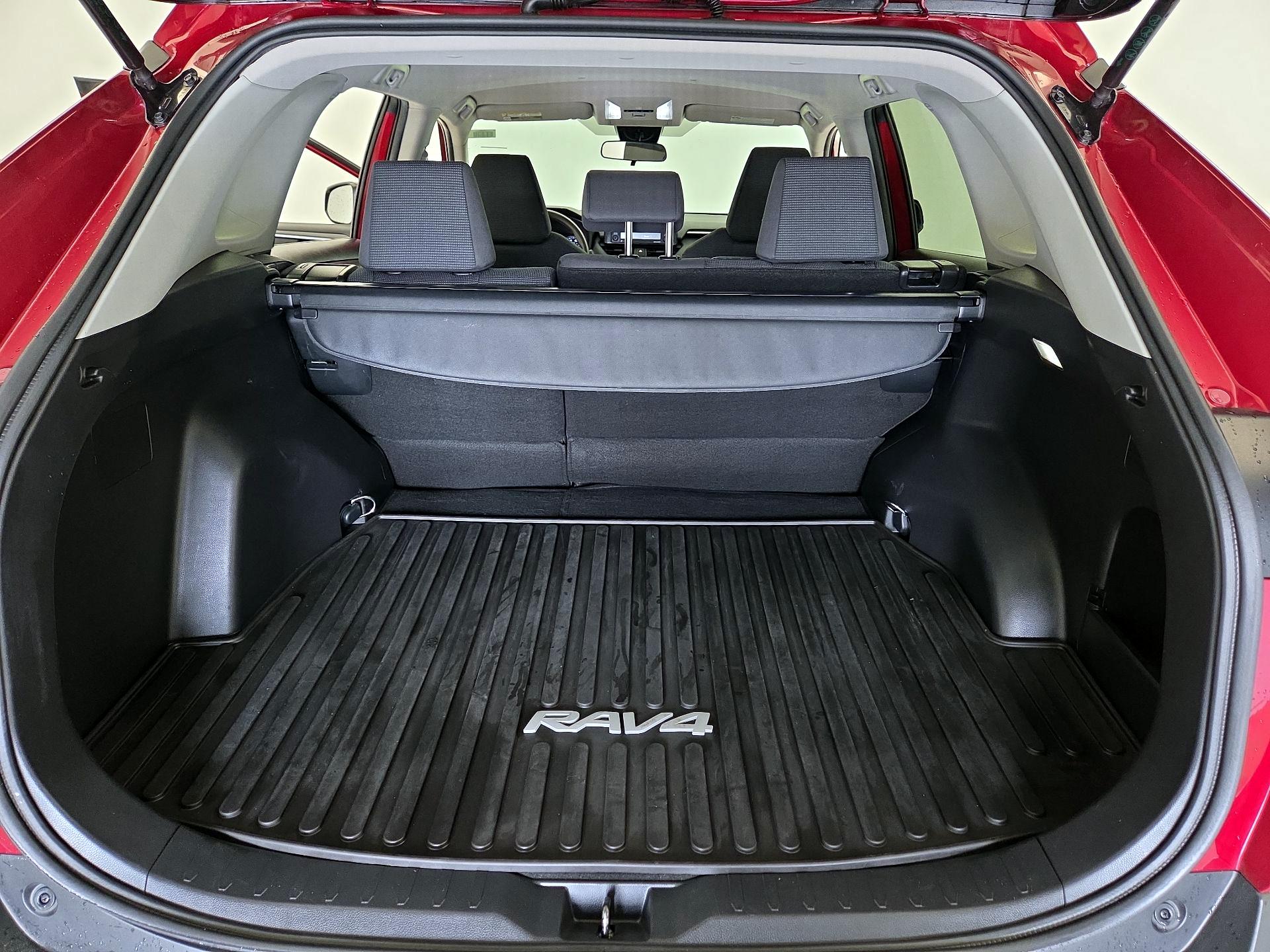 Thumbnail: 2022 Toyota RAV4 - 20