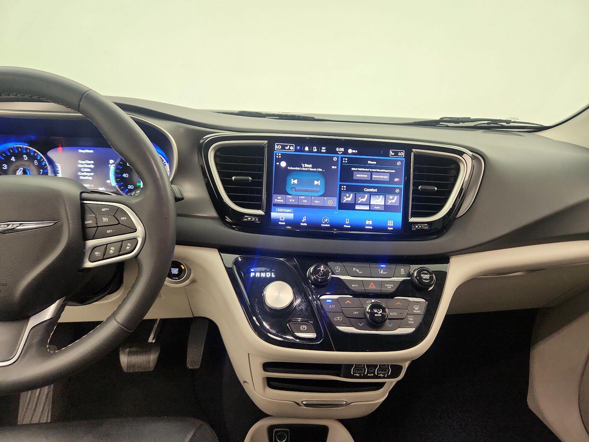 Thumbnail: 2023 Chrysler Pacifica - 9